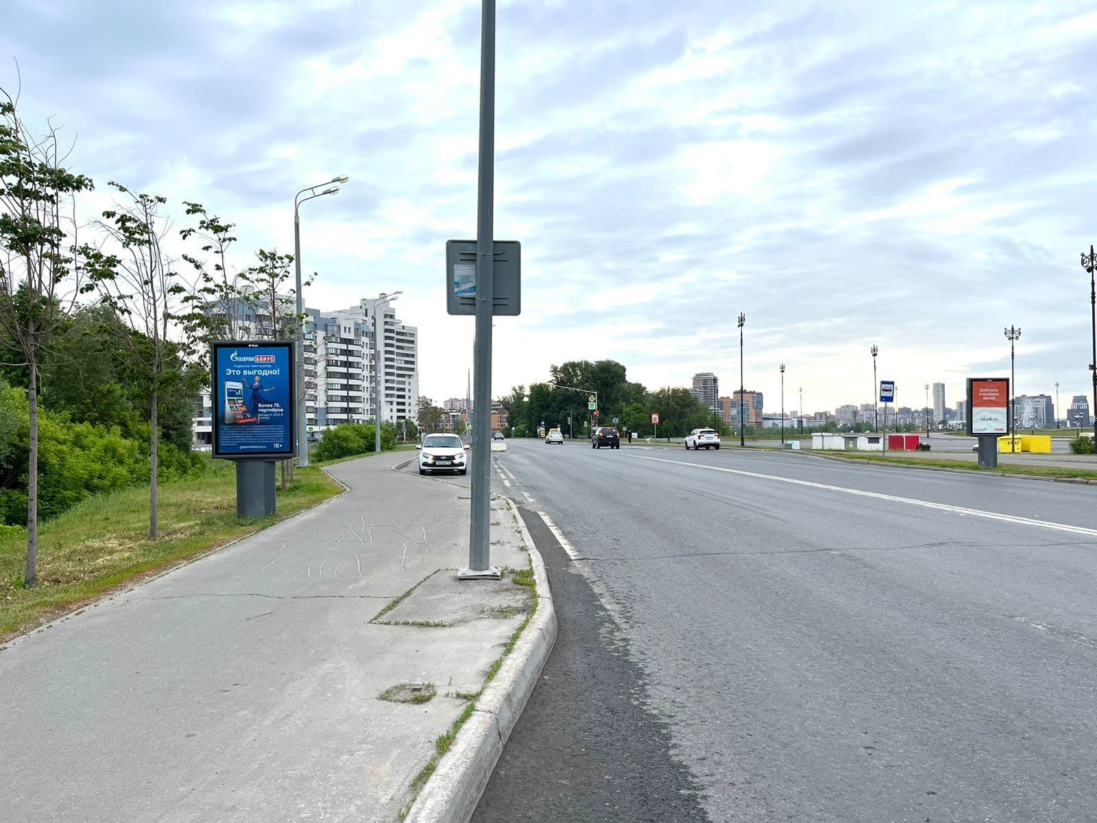 Казань. Сибгата Хакима ул н-в Центра семьи "Казан", сторона Б