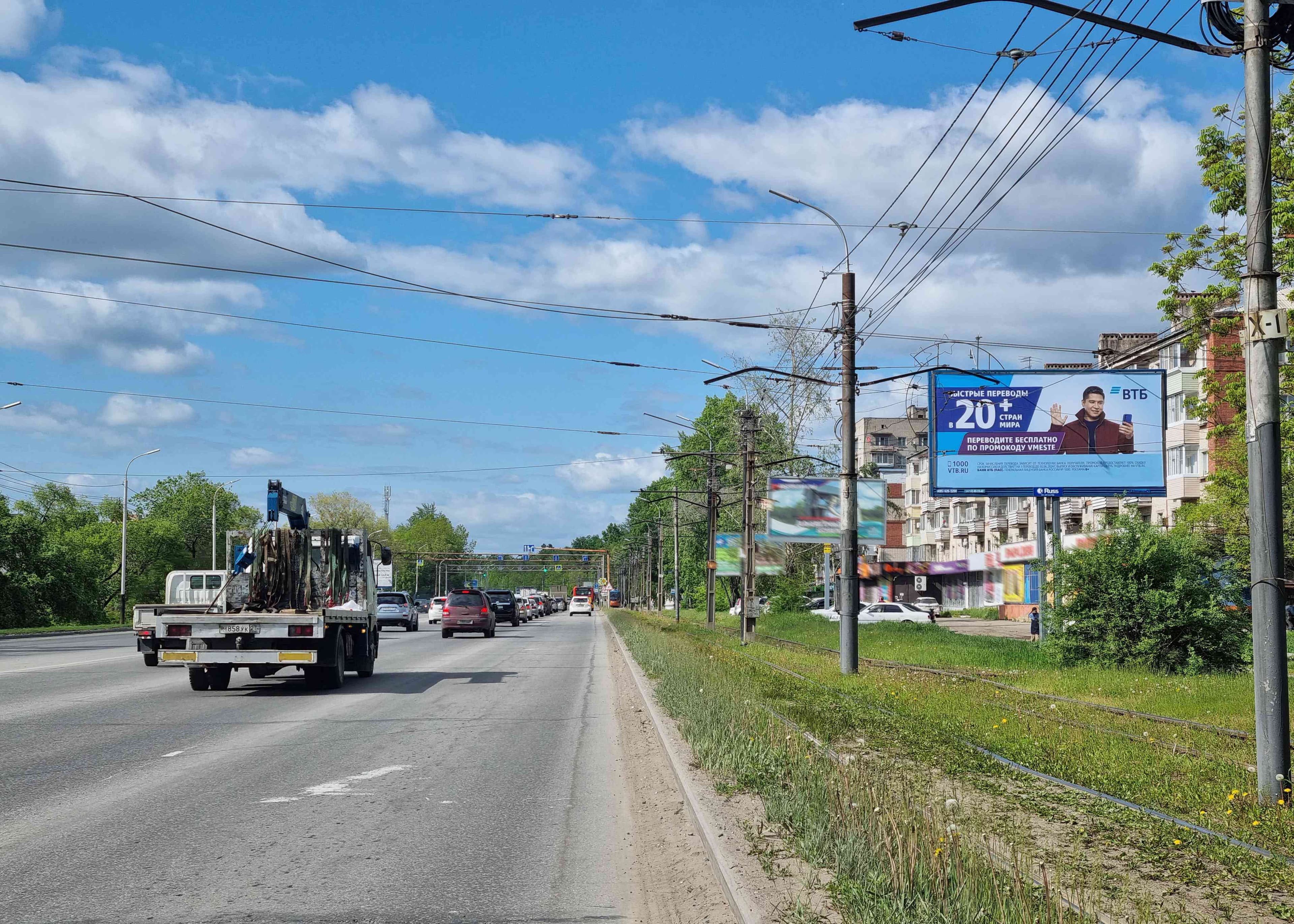 Хабаровск. Краснореченская ул., д. 98  (м-н "Рынок Дверей"), сторона А