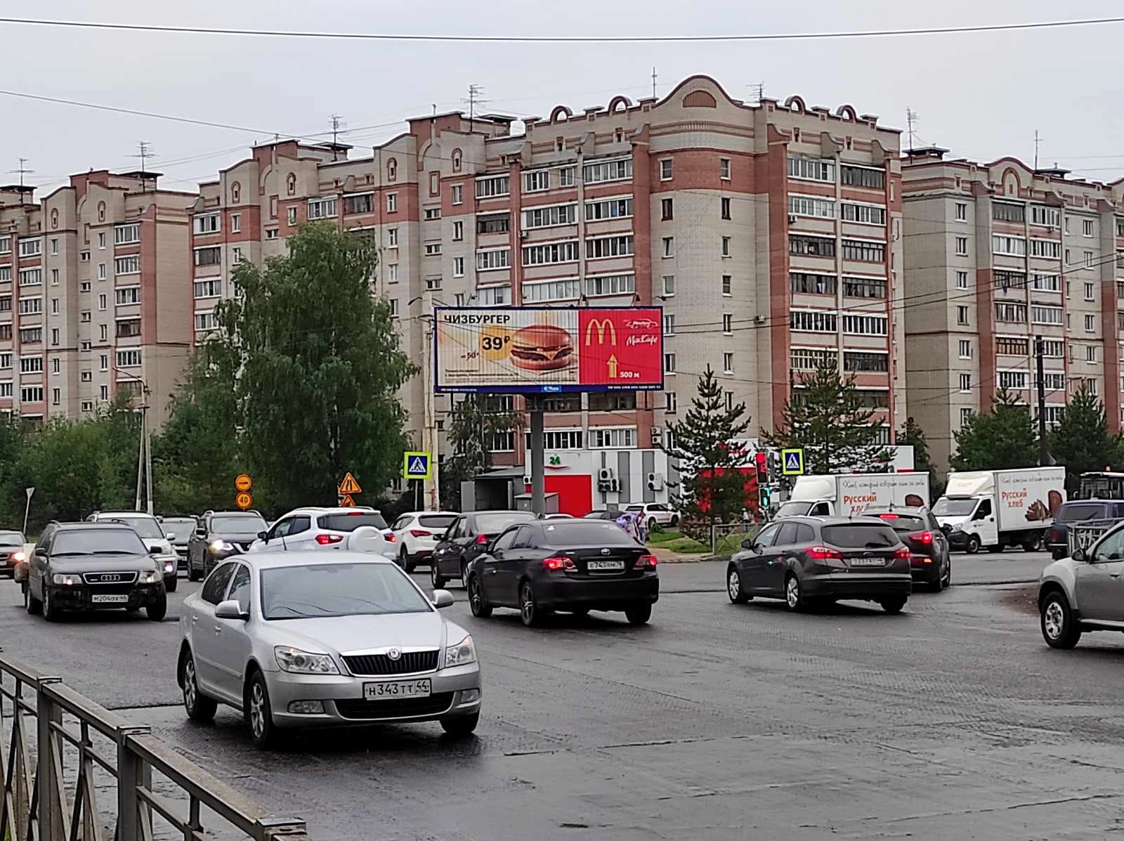 Реклама big по адресу Кинешемское ш./Индустриальная ул., н-в ТРЦ Коллаж (призма)