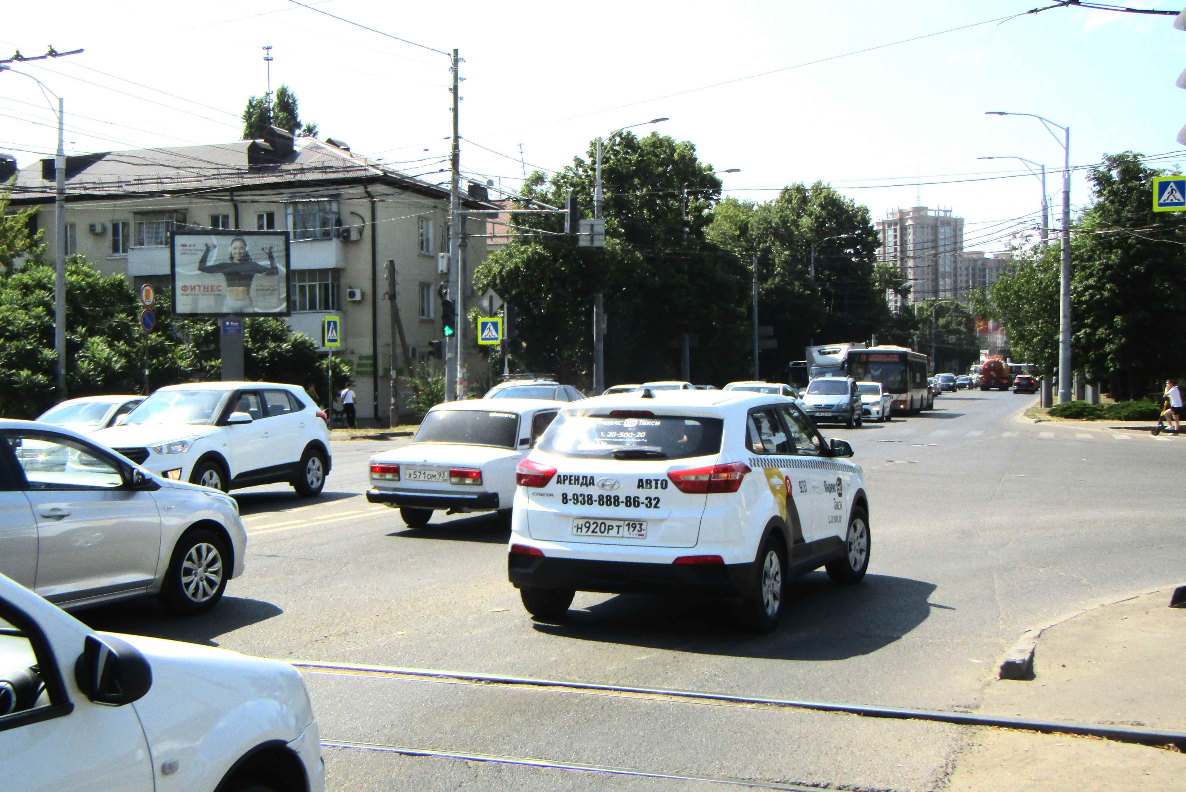 Реклама 2.7x3.7 по адресу Дзержинского ул.,/Стахановская ул., 2 (скроллер)