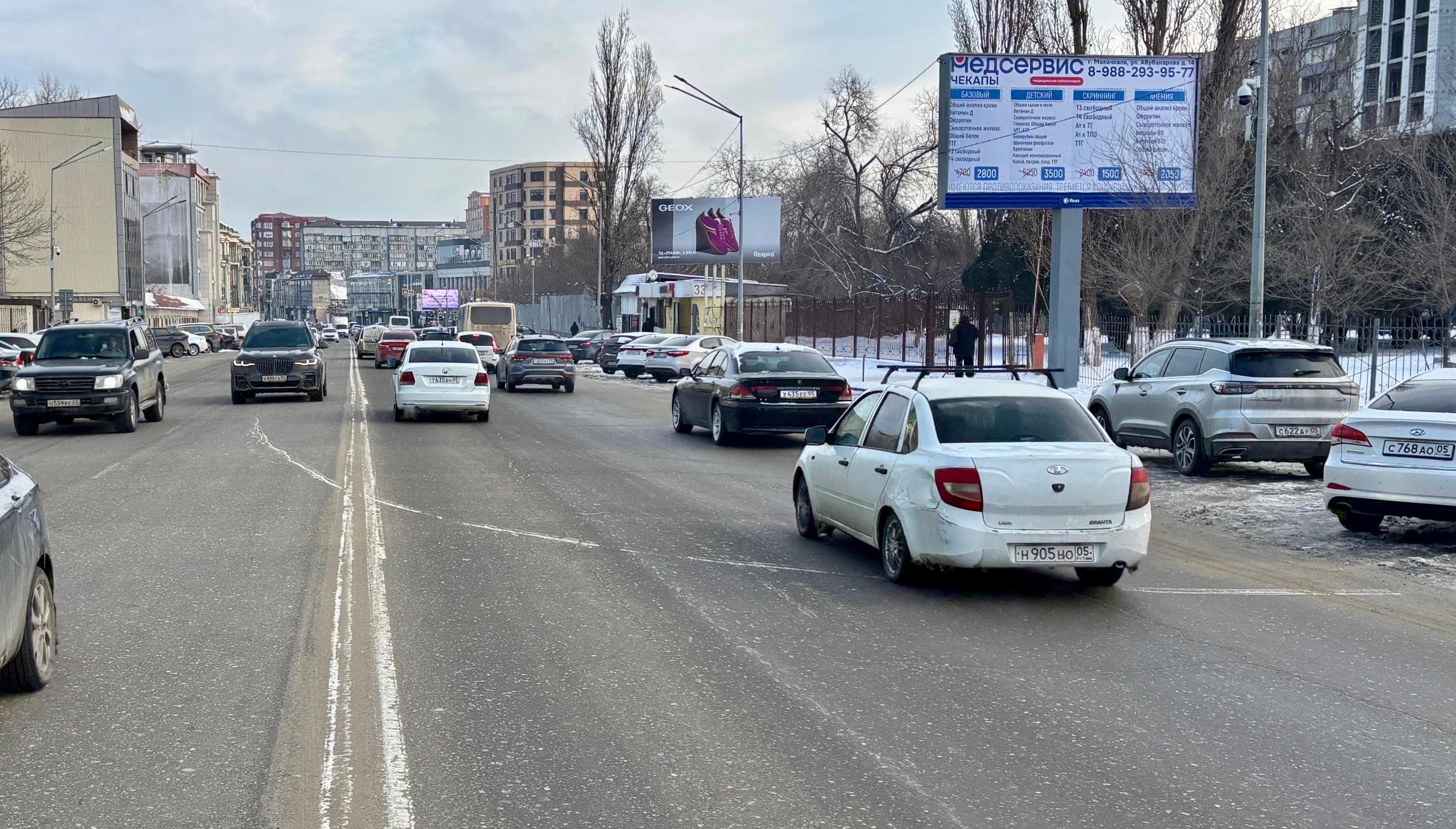 Махачкала. Магомеда Ярагского ул.  75, сторона А