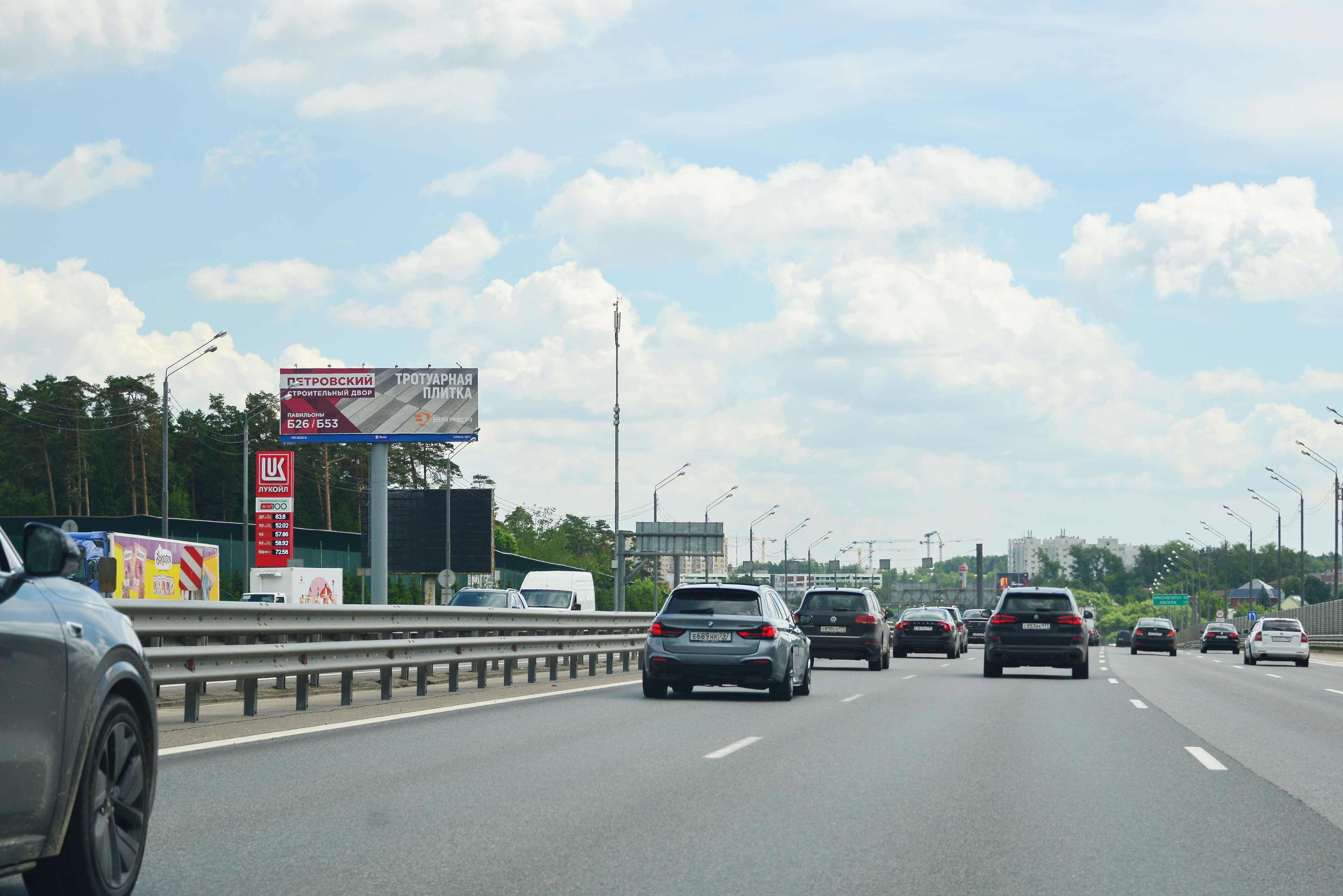 Московская область. Новорижское ш., 29.950 км. (12.950 км. от МКАД), справа, сторона Б