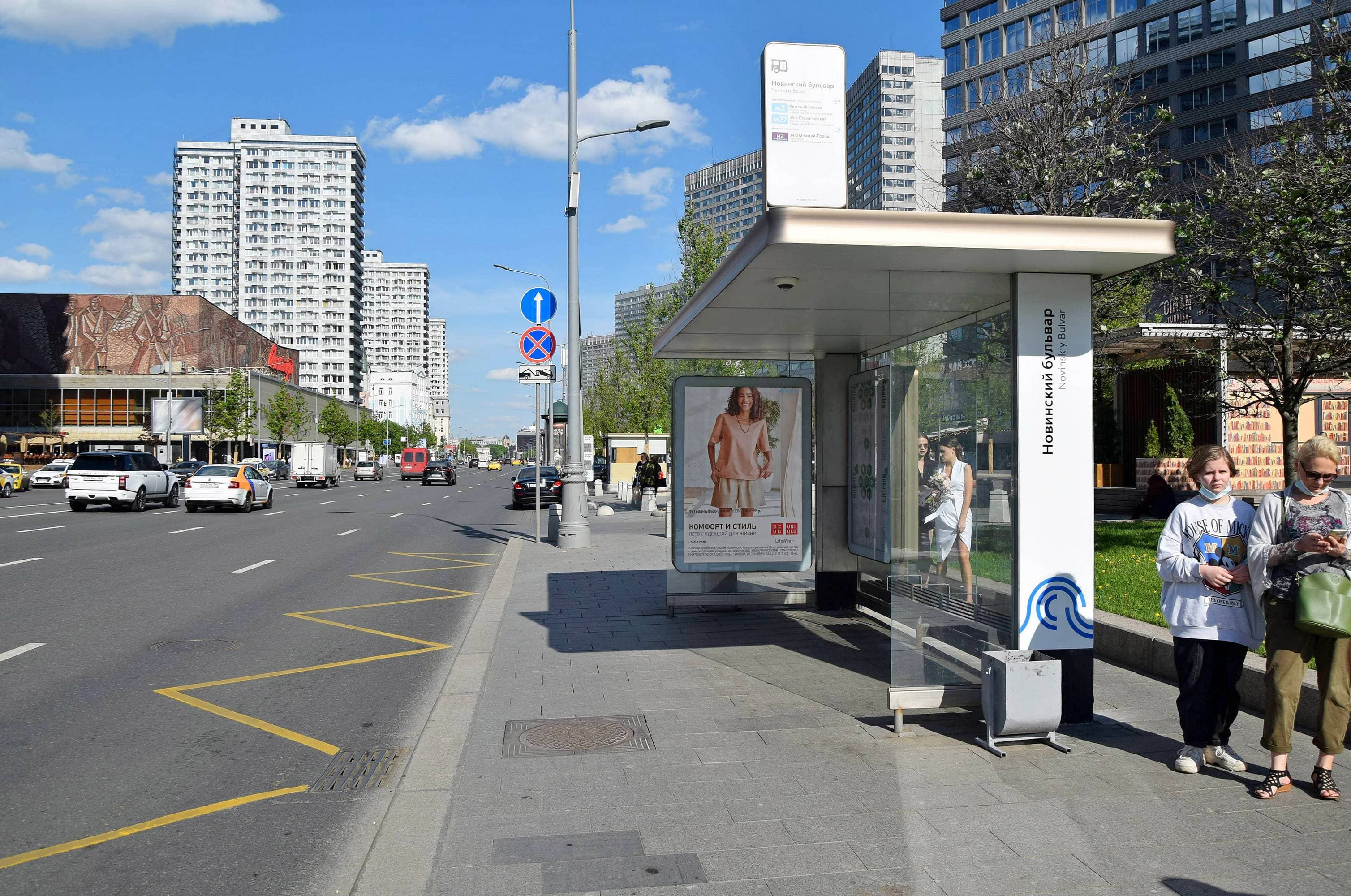 Москва. Арбат Н.  21 - ост. "Новинский б-р", в центр, поз. 2 (роллер), сторона А1