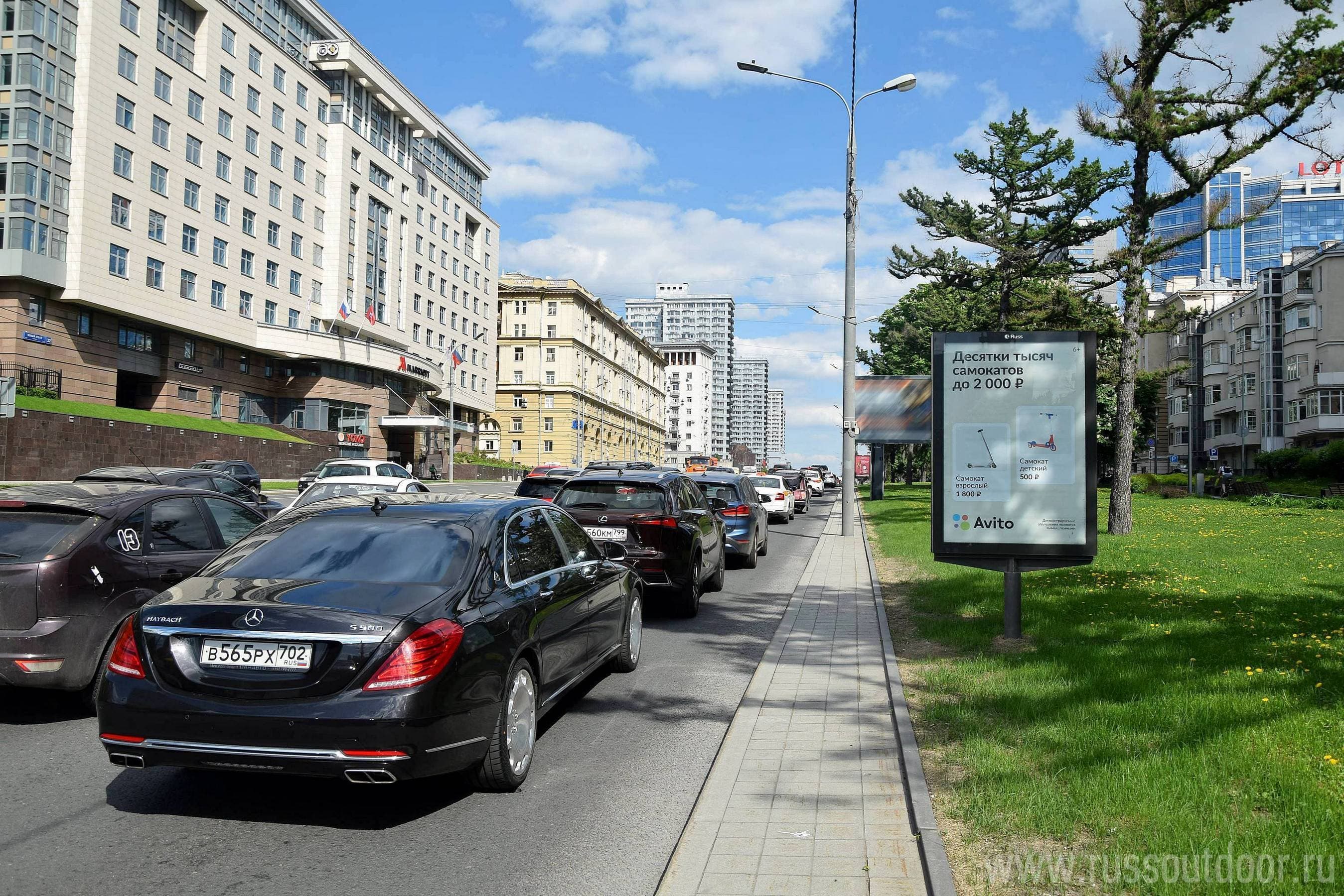 Москва. Арбат Н.  27, 250 м до съезда на Новинский б-р (роллер), сторона А1