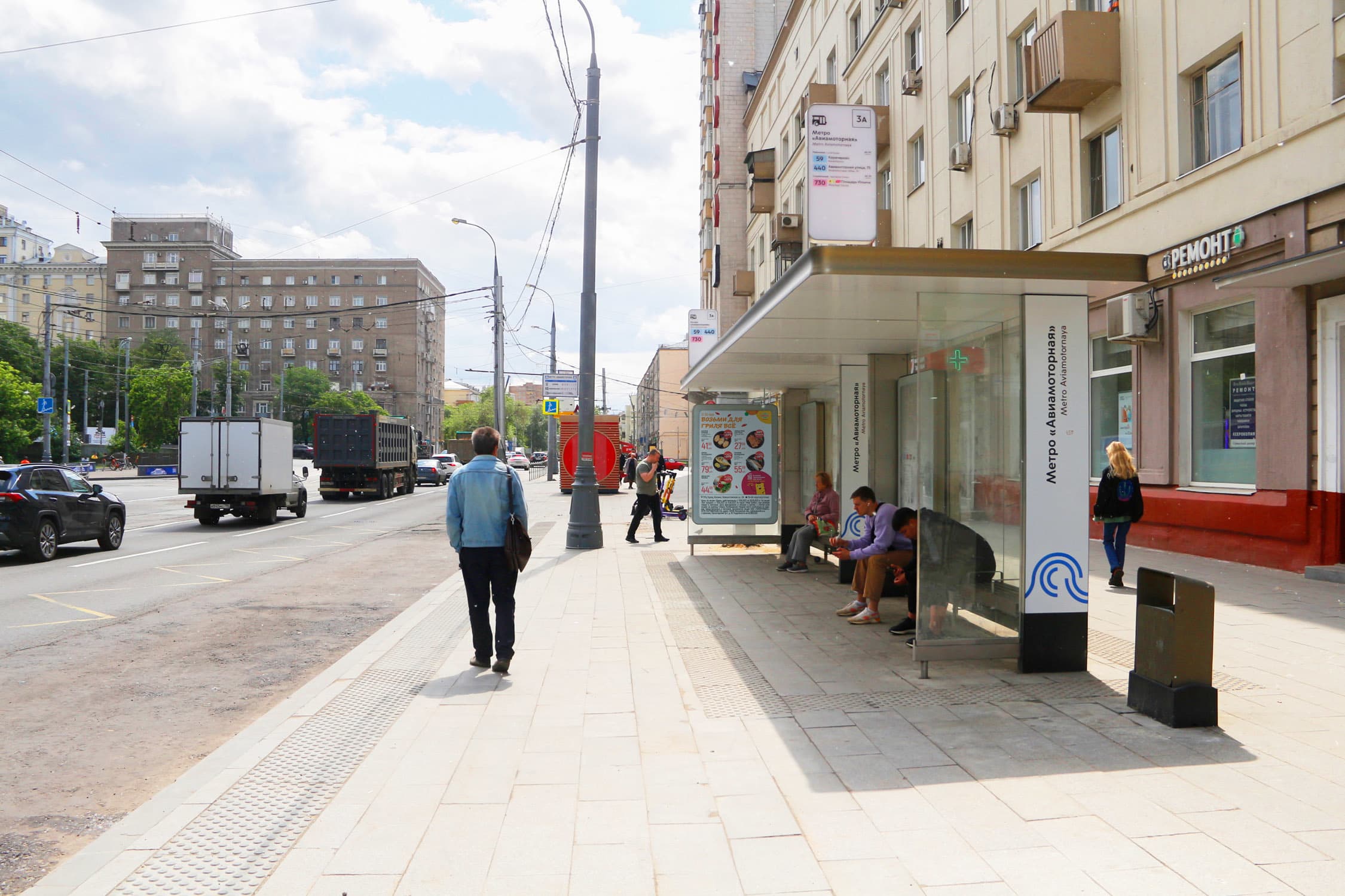 Москва. Авиамоторная ул.   14 - ост."Лефортовский рынок ", сторона А