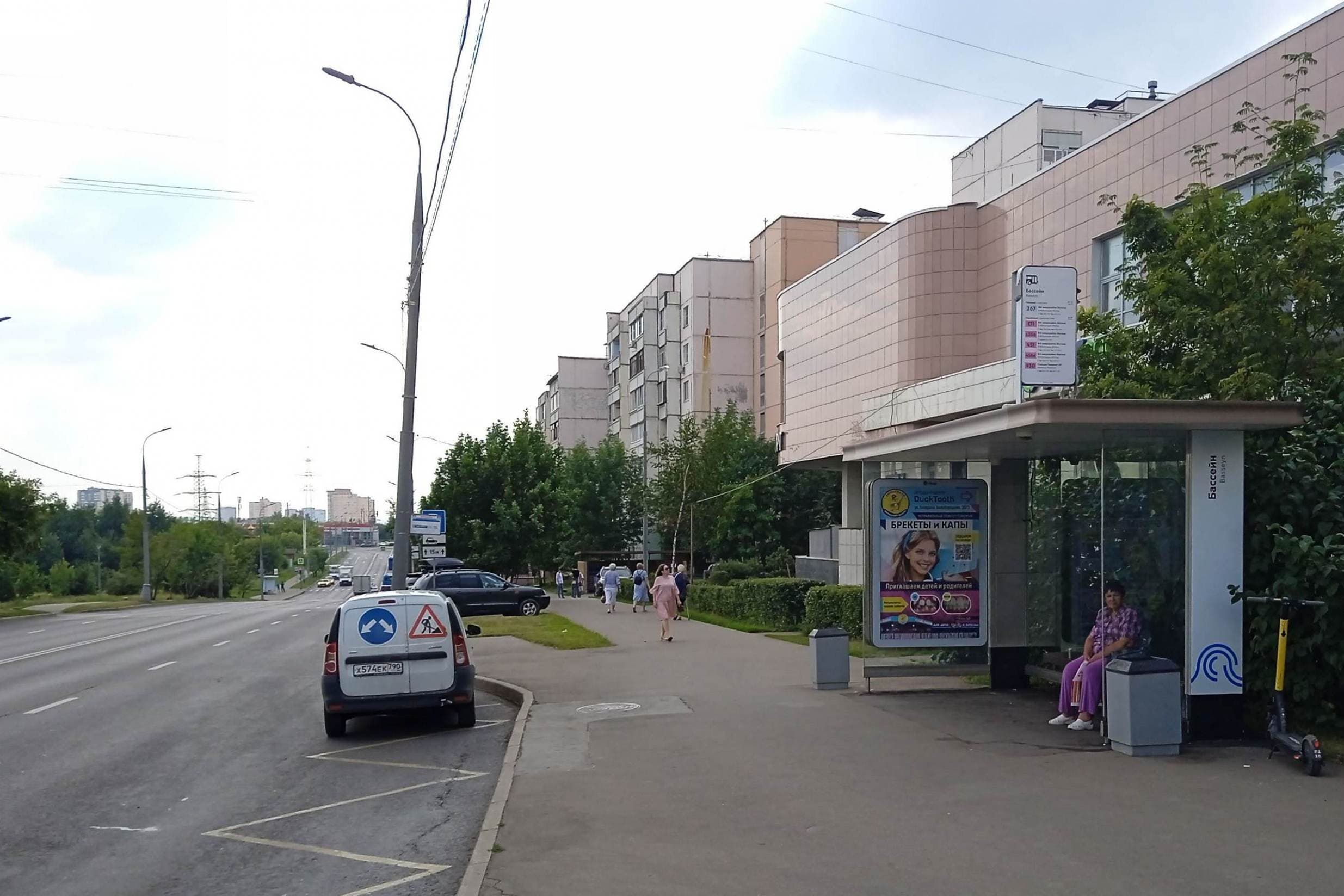 Москва. Белобородова Генерала улица, д.28 - ост. "Бассейн" (из центра), сторона А
