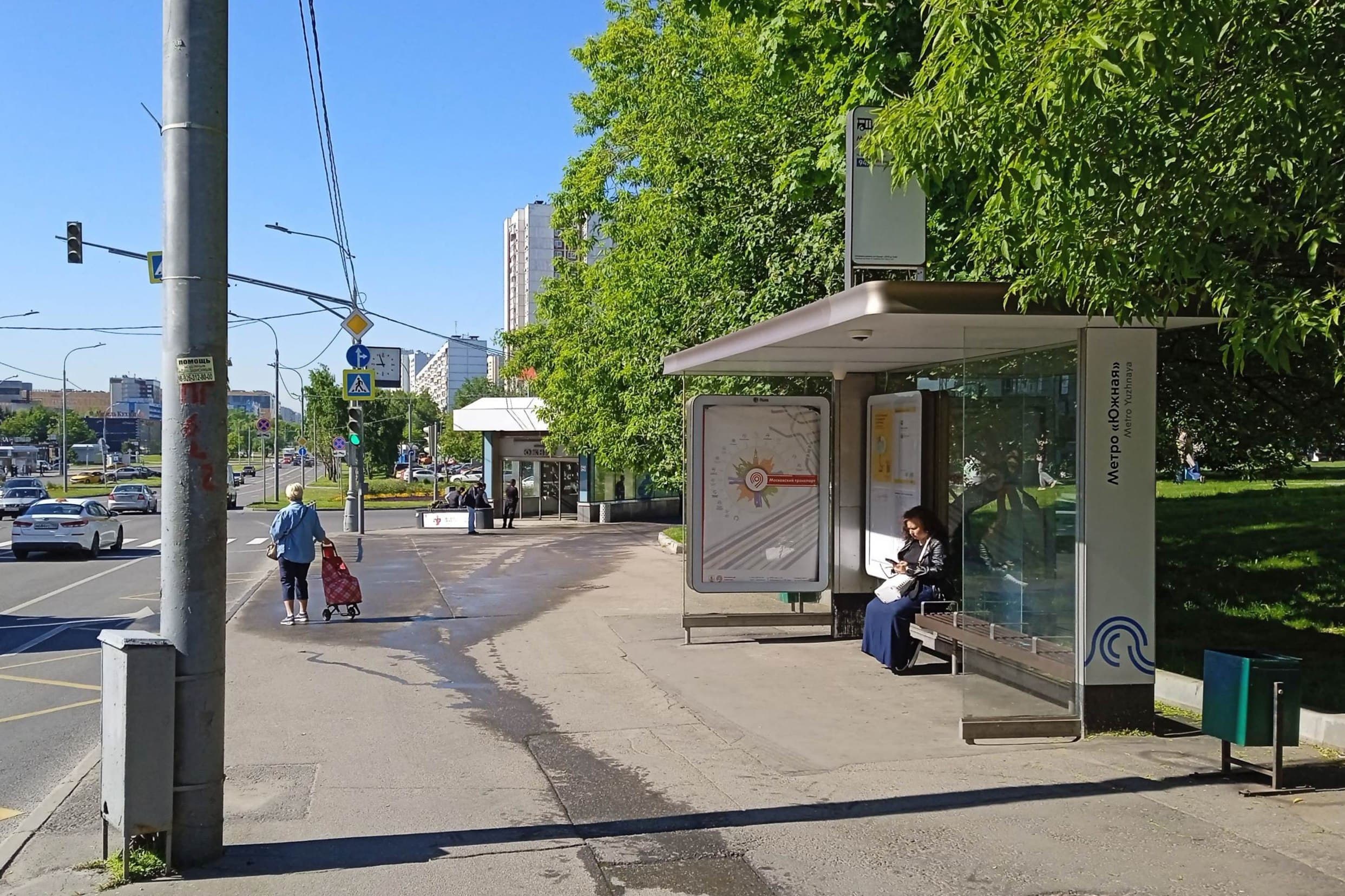 Москва. Кировоградская улица - ост. "метро Южная" (из центра), сторона А