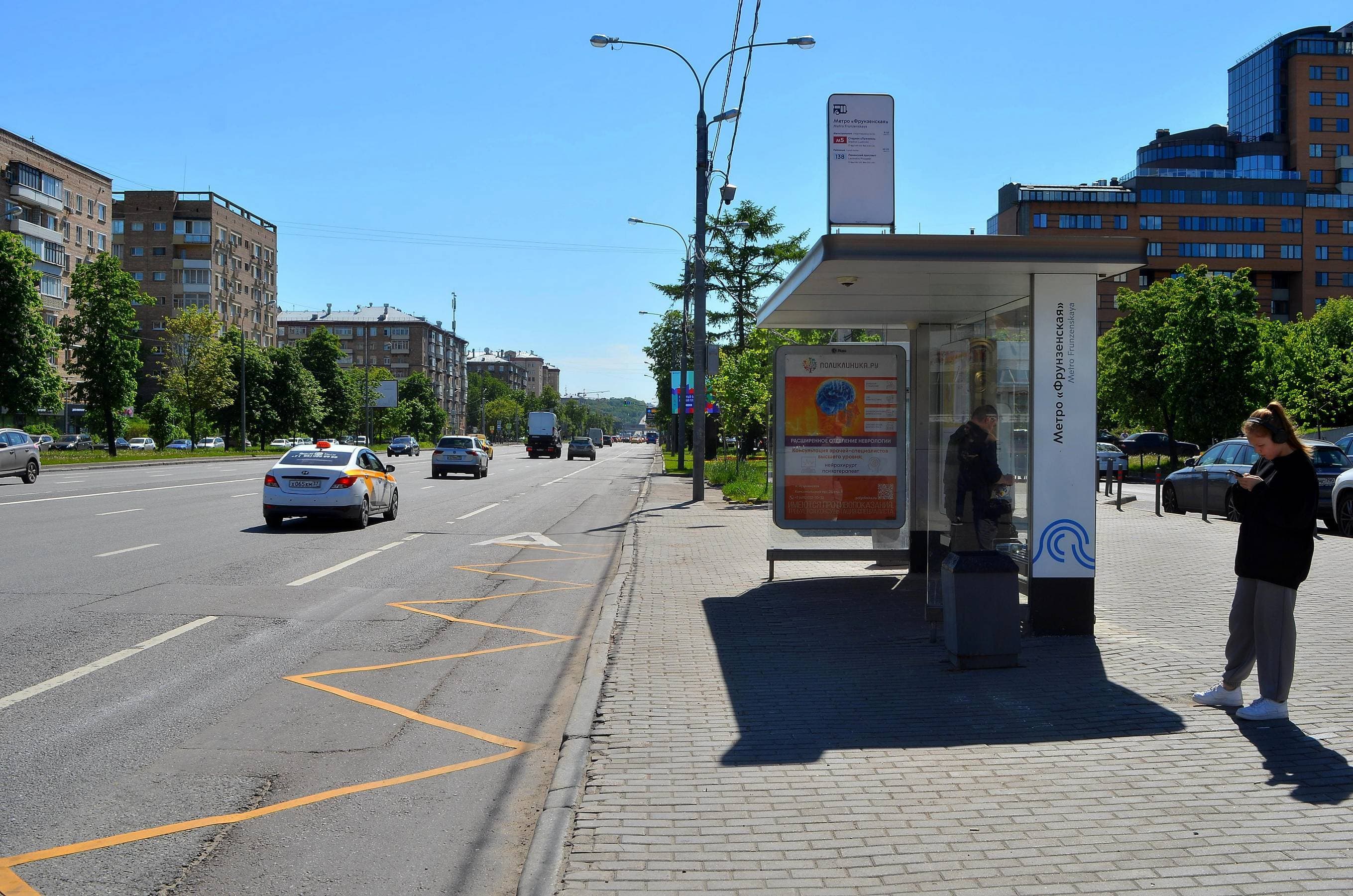 Москва. Комсомольский пр-т  28 - ост. "м. "Фрунзенская", из центра (МДМ), сторона А