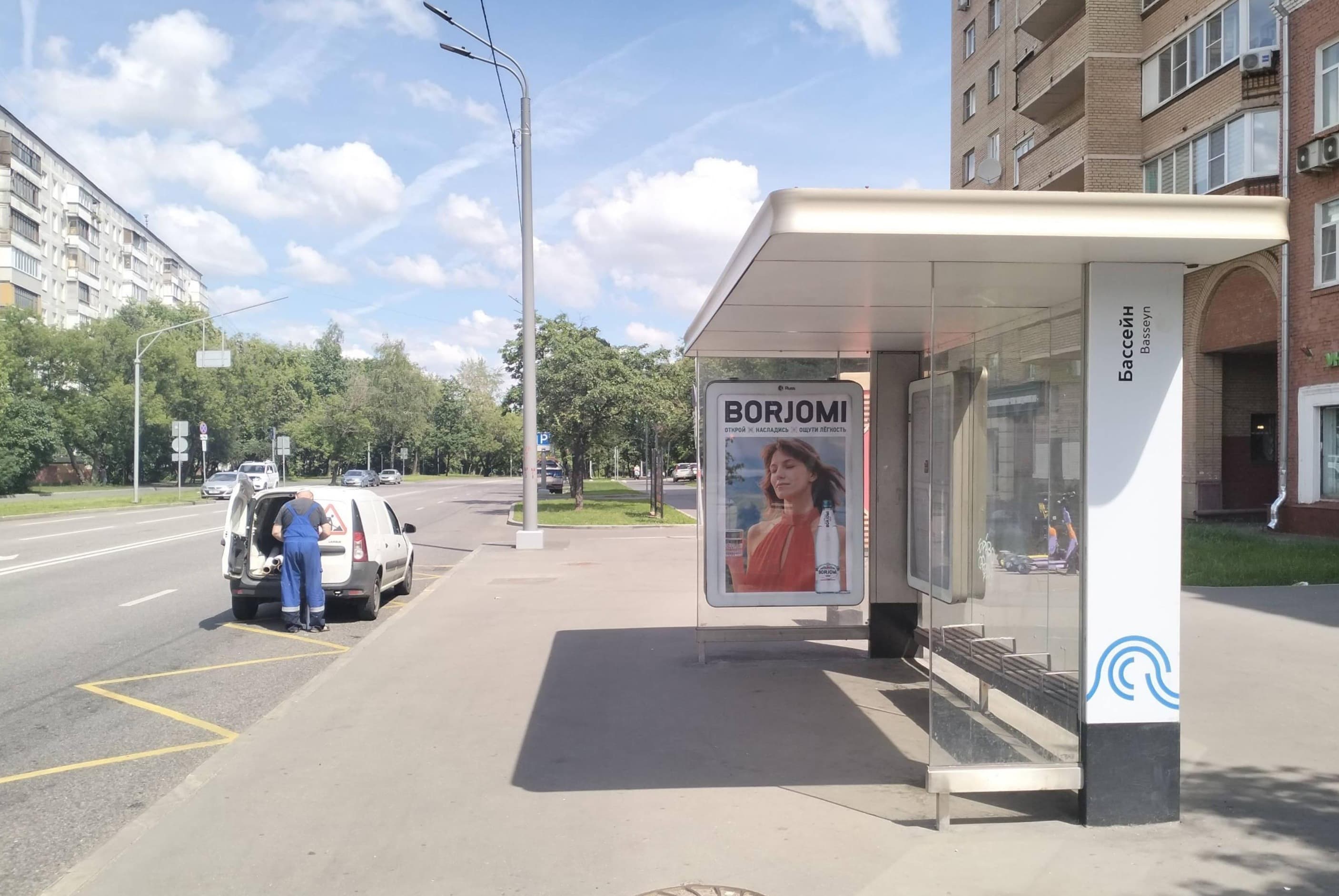 Москва. Краснодонская улица, д.13, к.2 - ост. "Бассейн" (в центр), сторона А