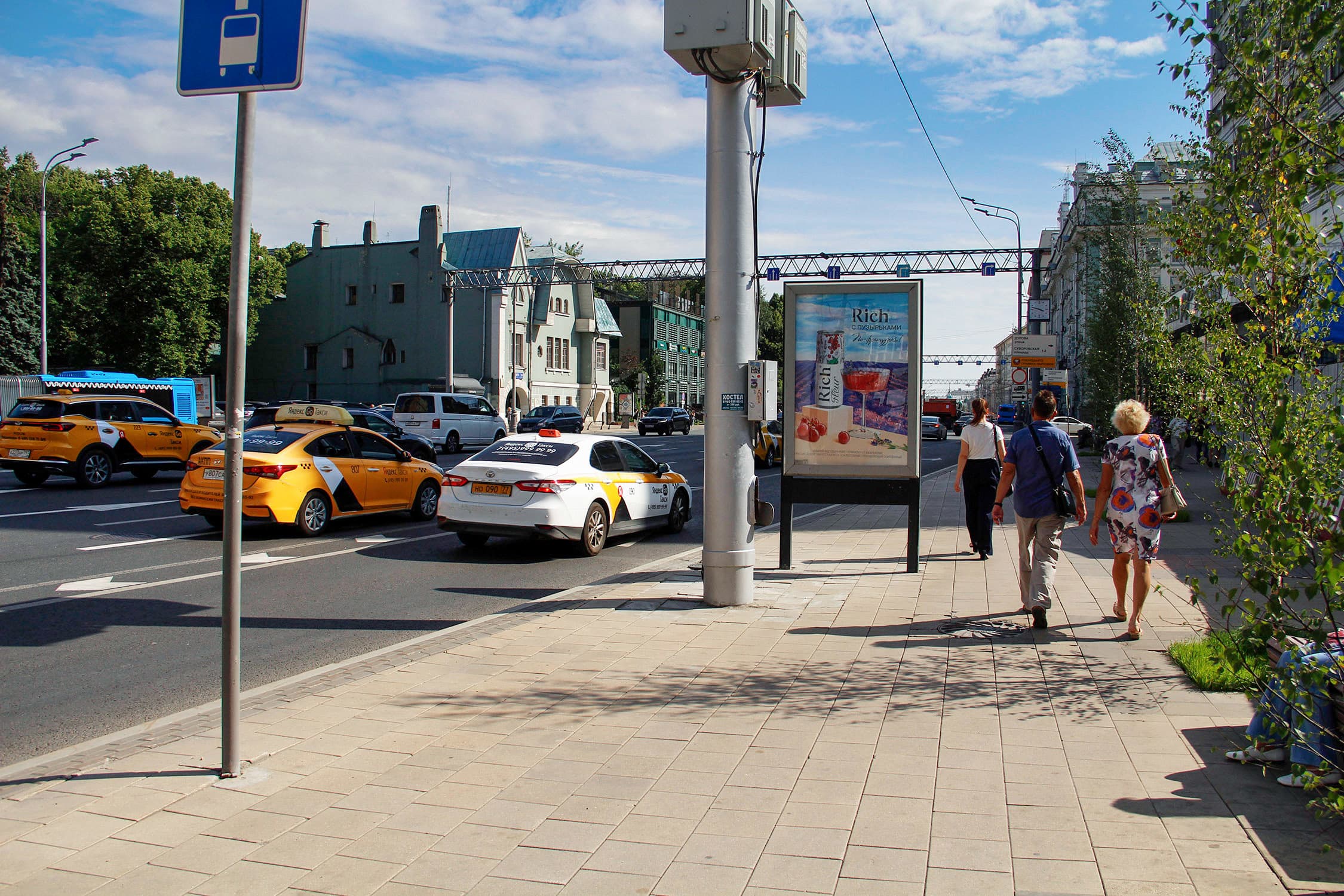 Москва. Мира пр-т  25, 100 м до м. " Проспект Мира", сторона А