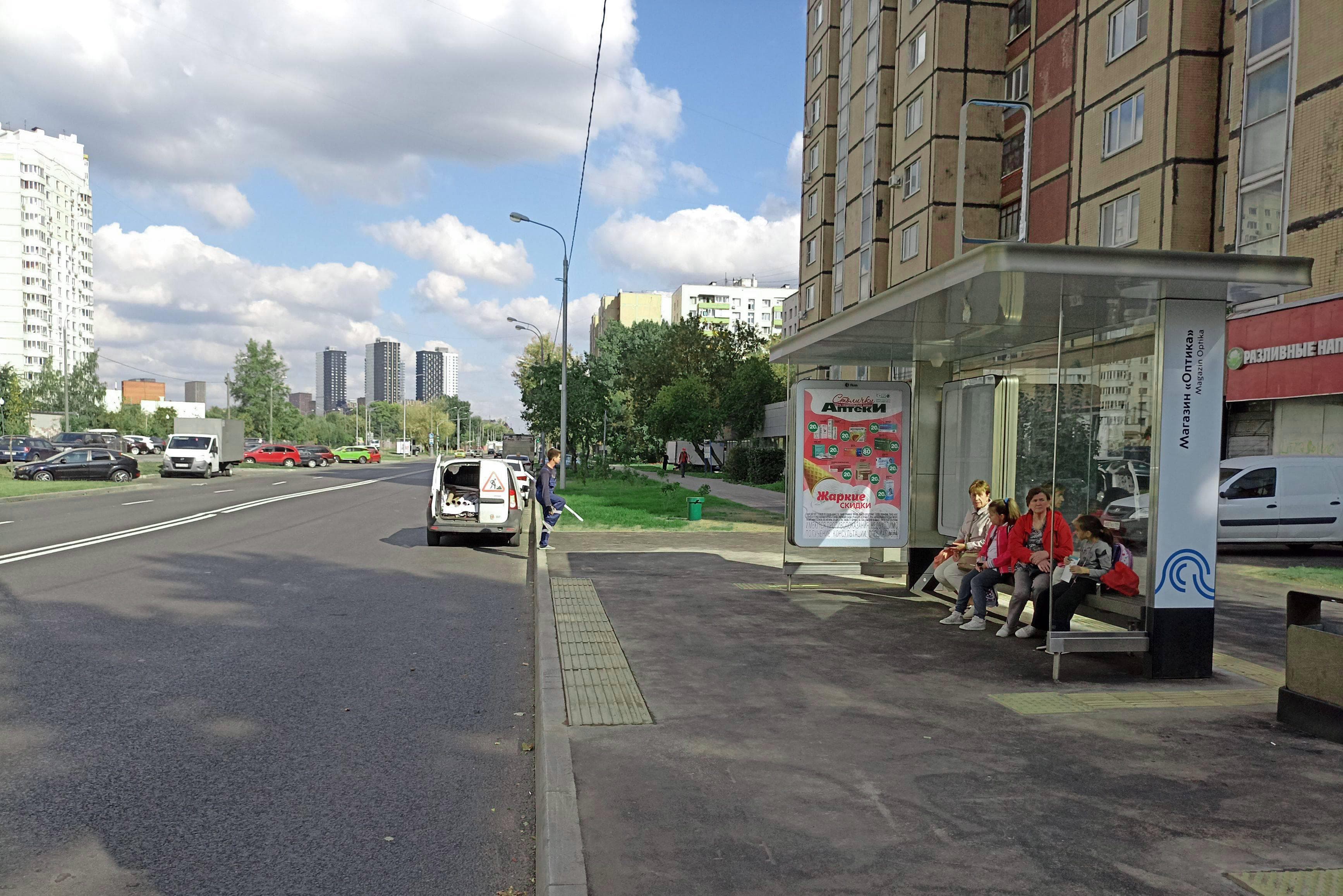 Москва. Окская улица, д.16, к.2 - ост. "Магазин "Оптика" (от центра), сторона А