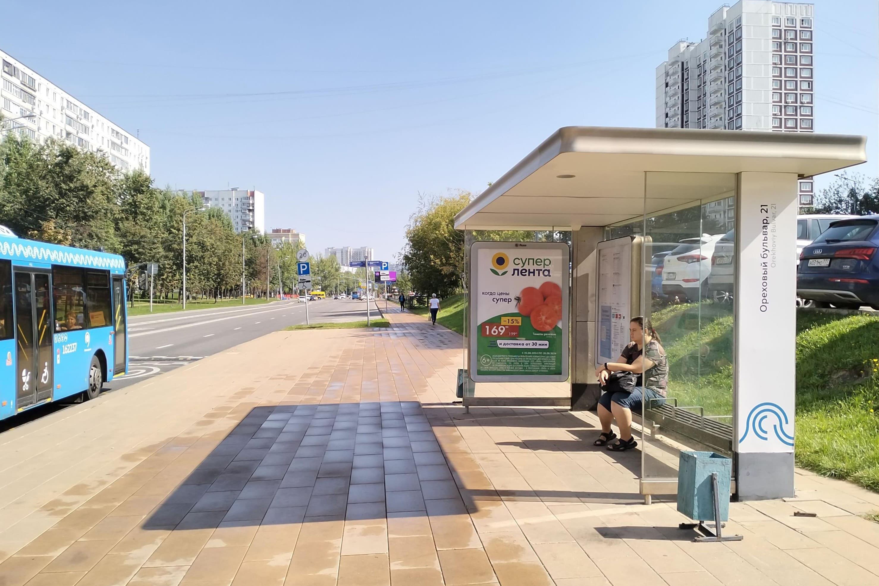 Москва. Ореховый бульвар, д.21 - ост. "Ореховый бульвар, 21" (из центра), сторона А