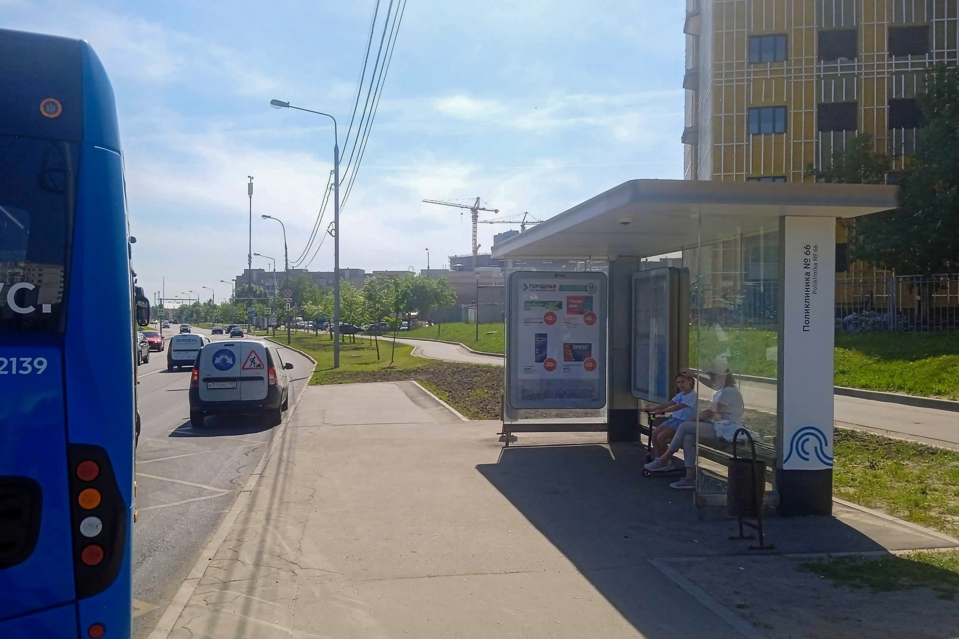 Москва. Салтыковская ул.  11Б - ост. "Поликлиника", в центр, сторона А
