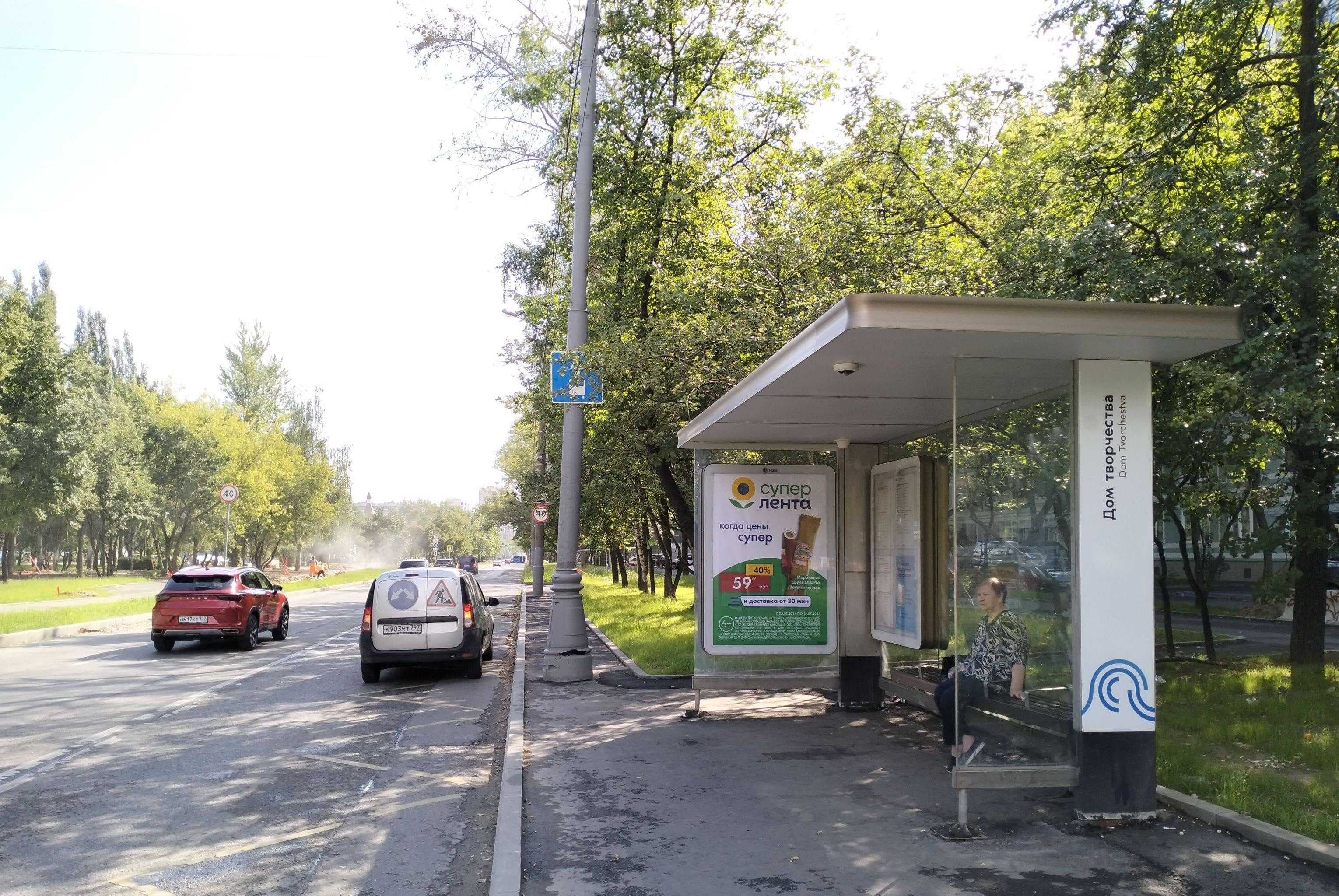 Москва. Северный б-р   8 - ост. "Дом творчества", из центра, сторона А