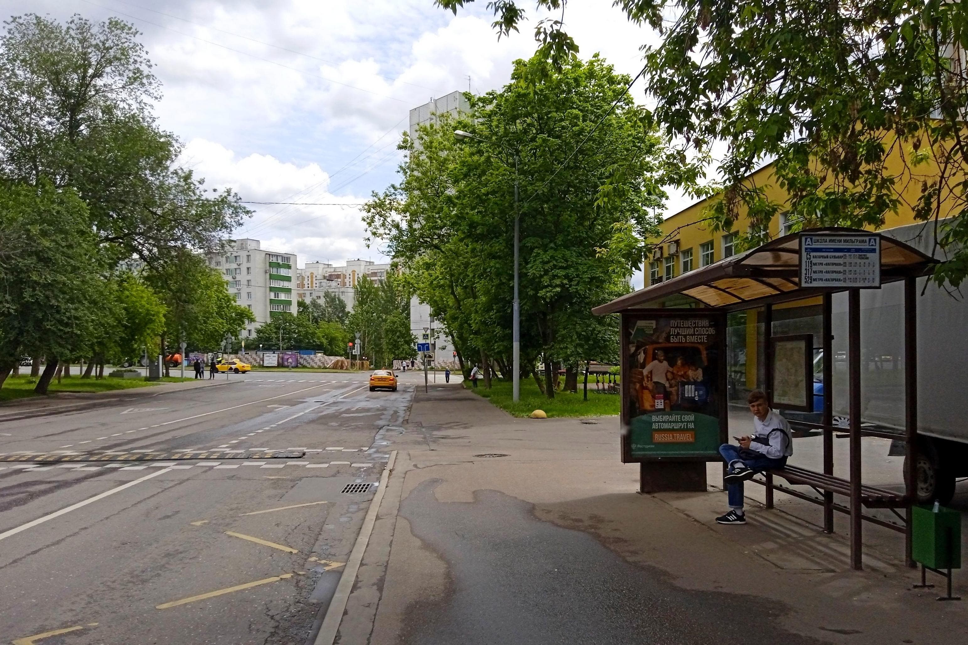 Москва. Винокурова улица, д.28, к.1 - ост. "Школа №520" (из центра), сторона А