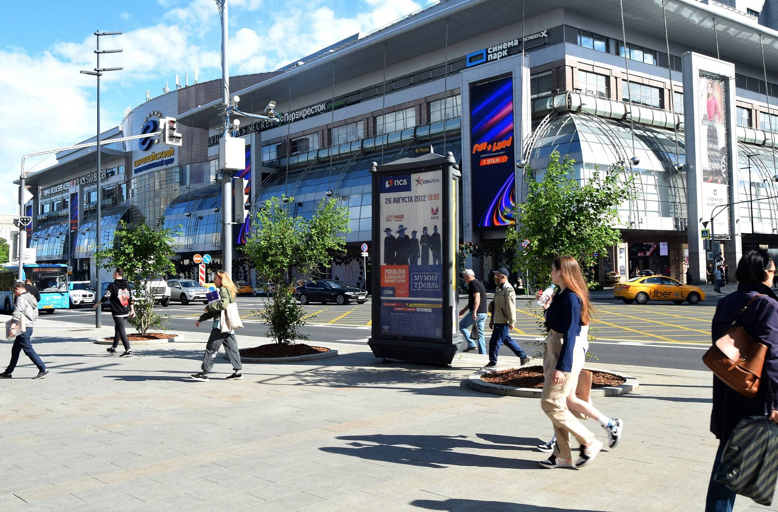 Реклама 1.4x3 по адресу Дорогомиловская Б. ул.   8 (ТРЦ "Европейский", Макдоналдс)