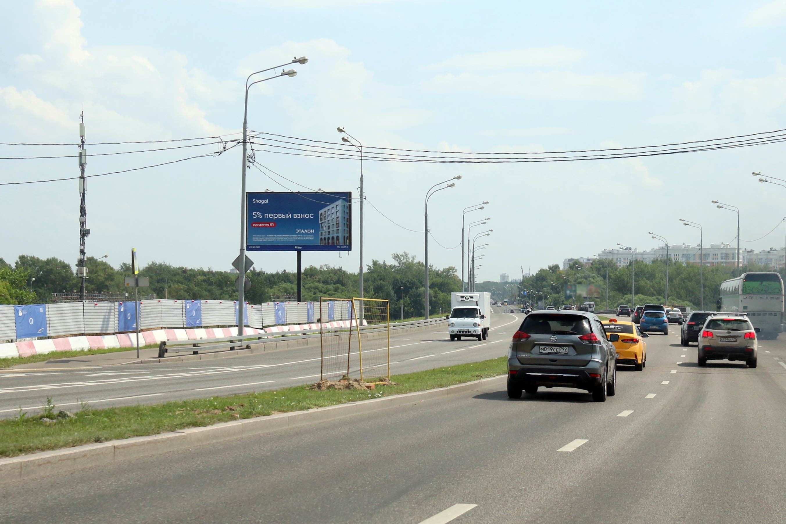 Москва. Бакинская ул.  31, съезд на ул. Каспийская (светофор), сторона Б