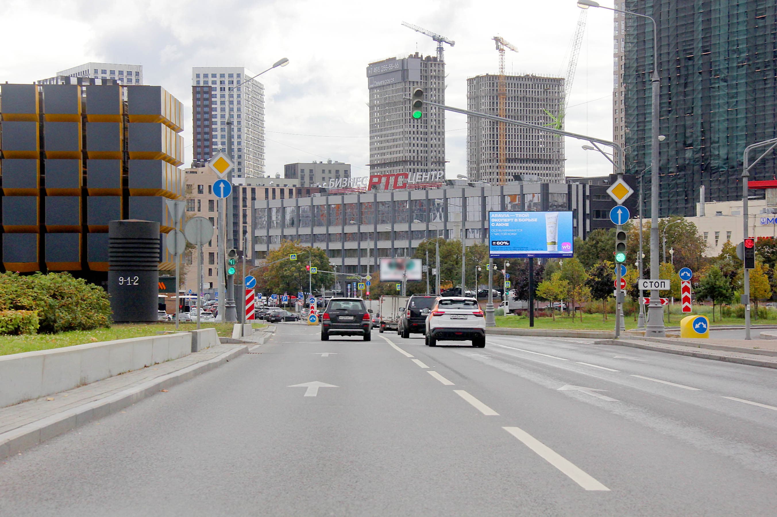 Москва. Дмитровское шоссе  82 напротив, (светофор, м. "Селигерская"), сторона А1