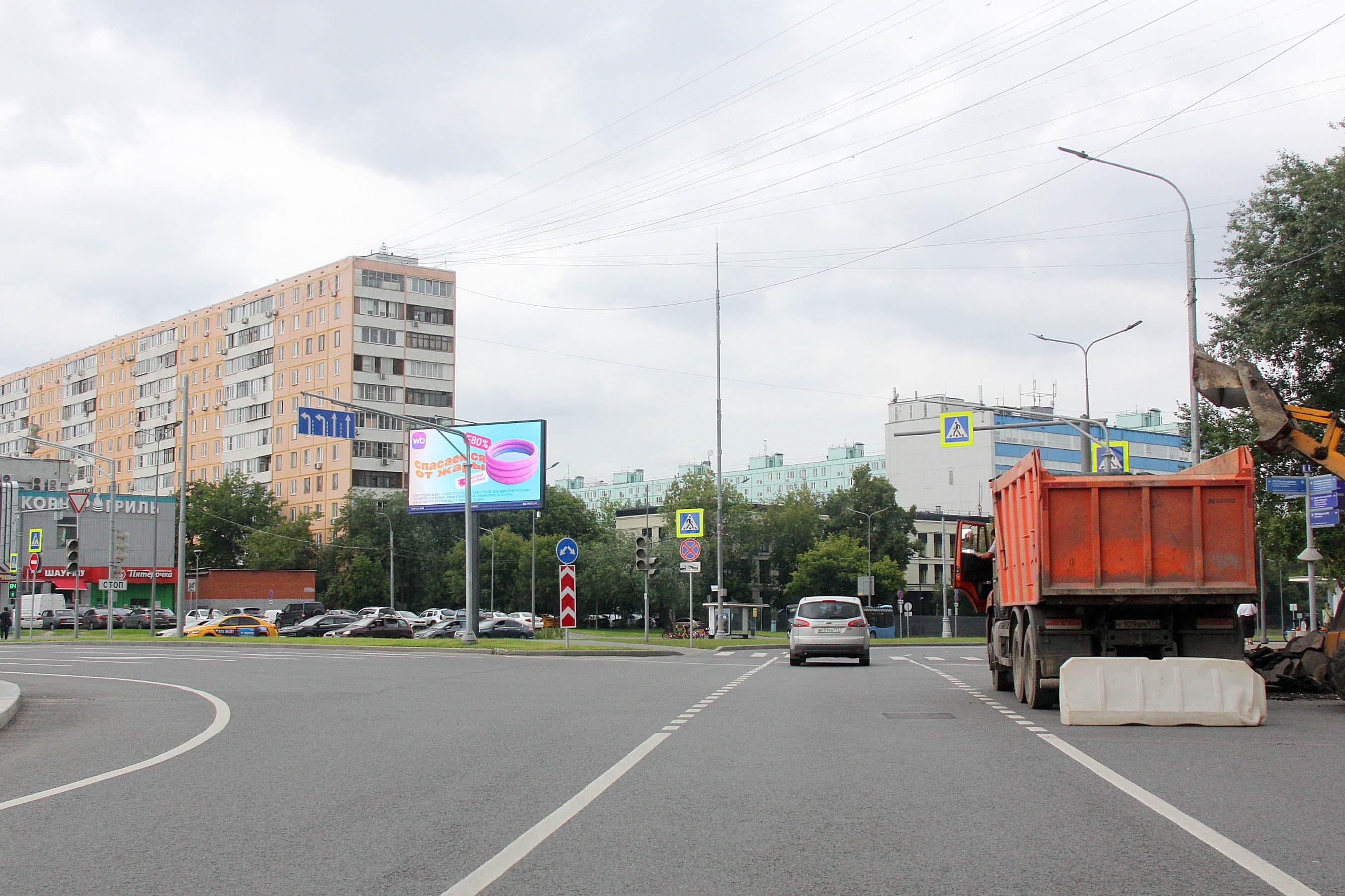 Москва. Хачатуряна ул.   2, ЦРП, Х с Алтуфьевским шоссе, (светофор), сторона А1
