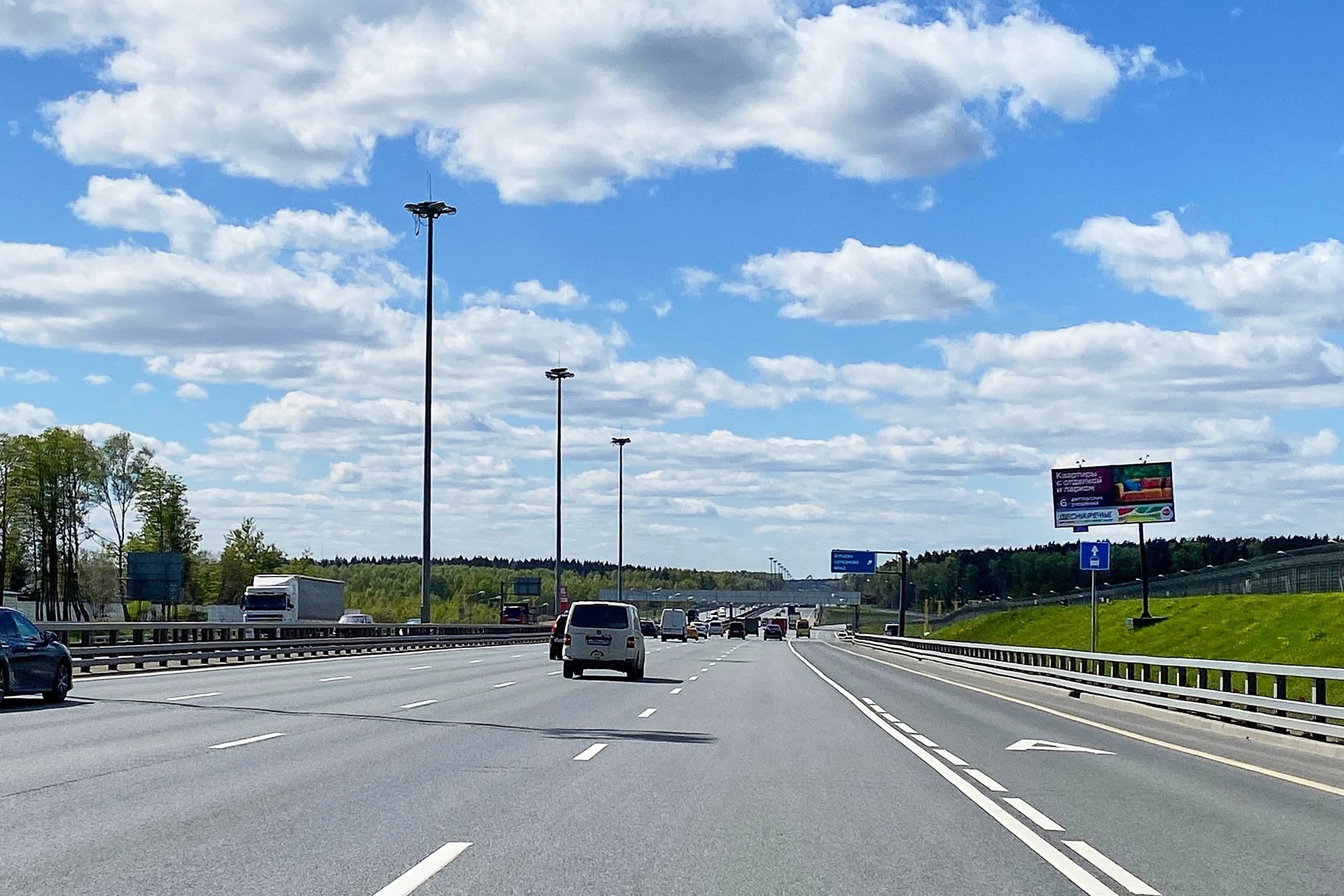 Москва. Киевское шоссе, 32 км   1с7 напротив, ТиНАО, сторона А