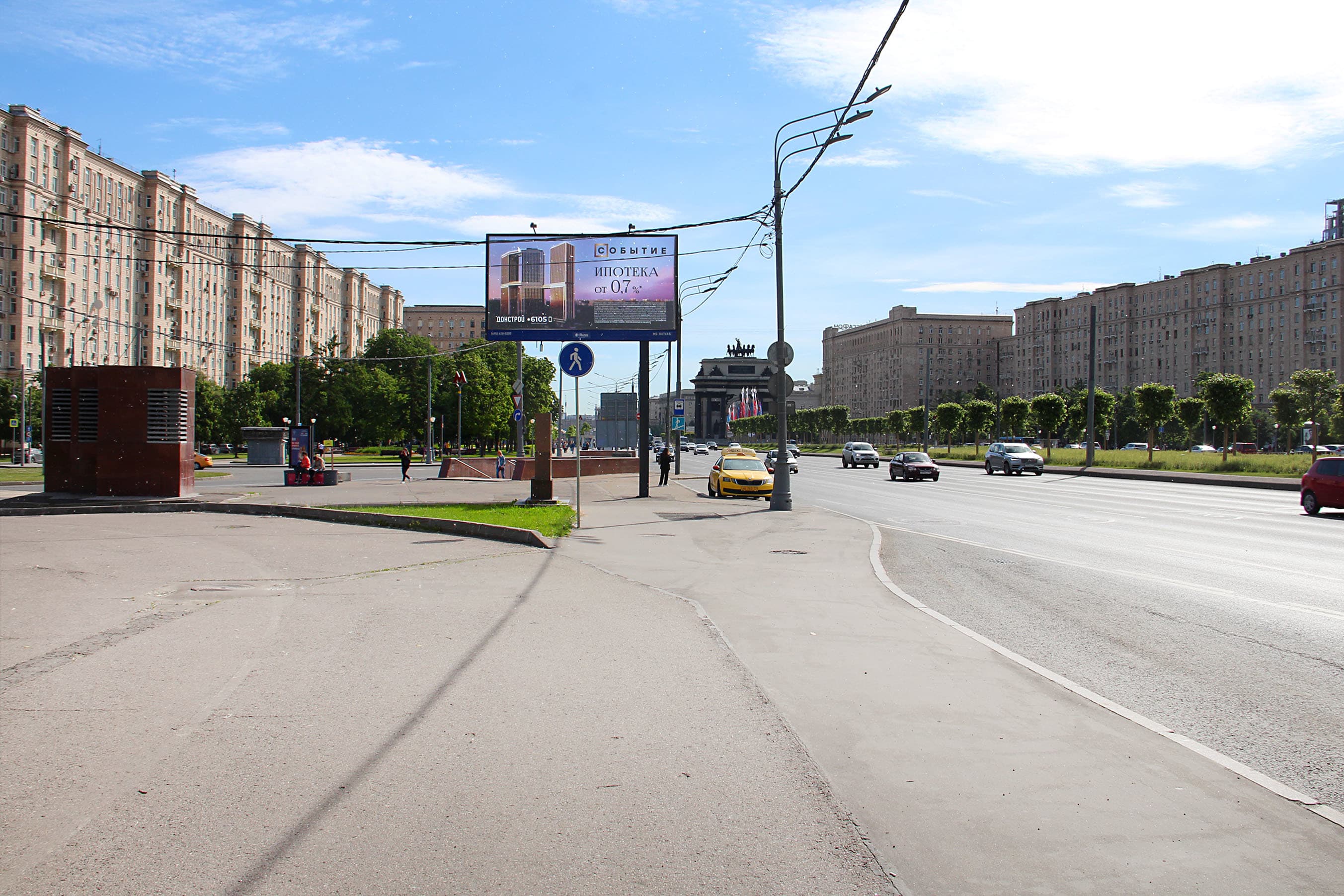 Москва. Кутузовский пр-т  38-40А, пл. Победы (м. Парк Победы), сторона Б