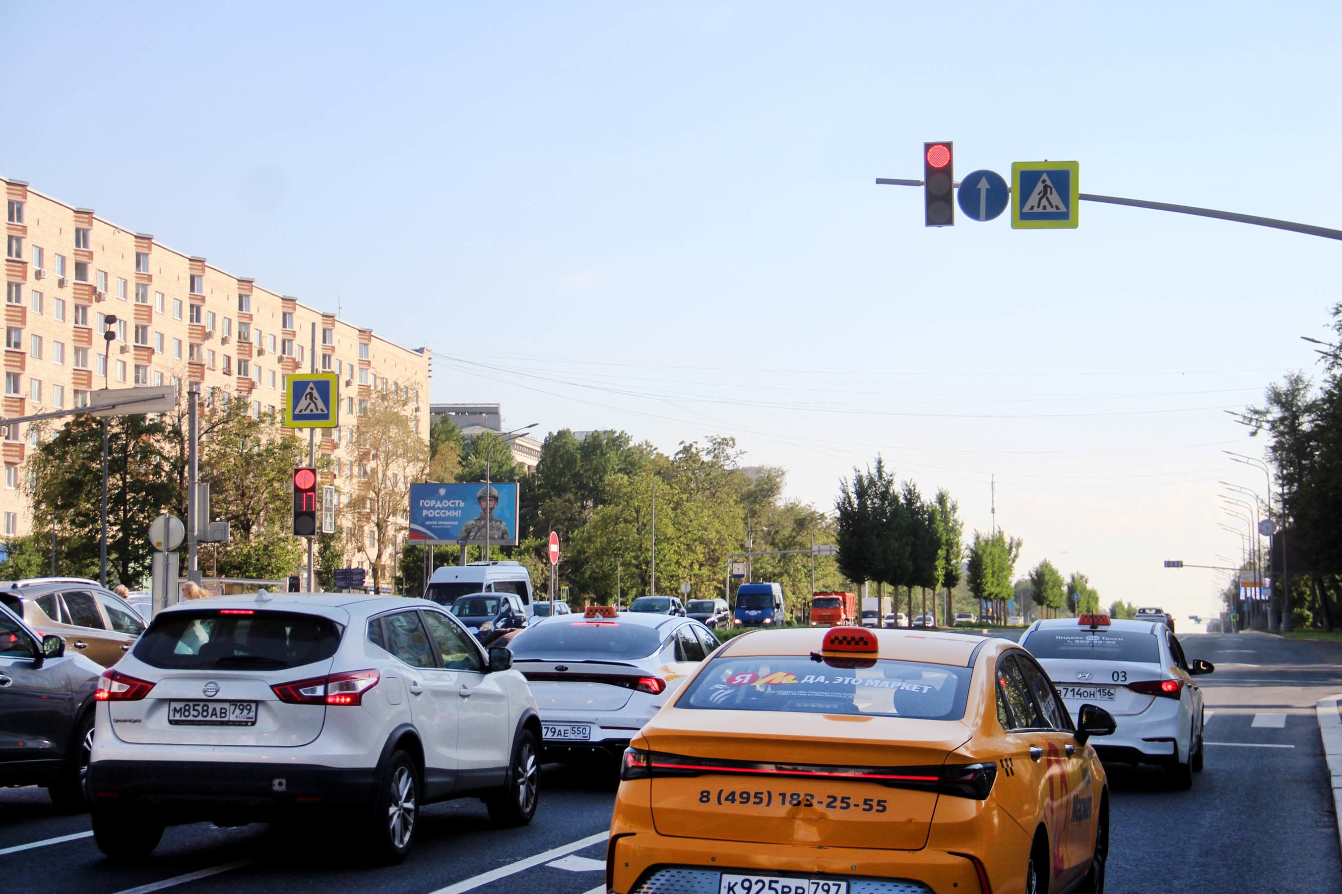 Москва. Ленинский пр-т  45, 1-2 оп. до съезда на Зелинского ул., сторона Б