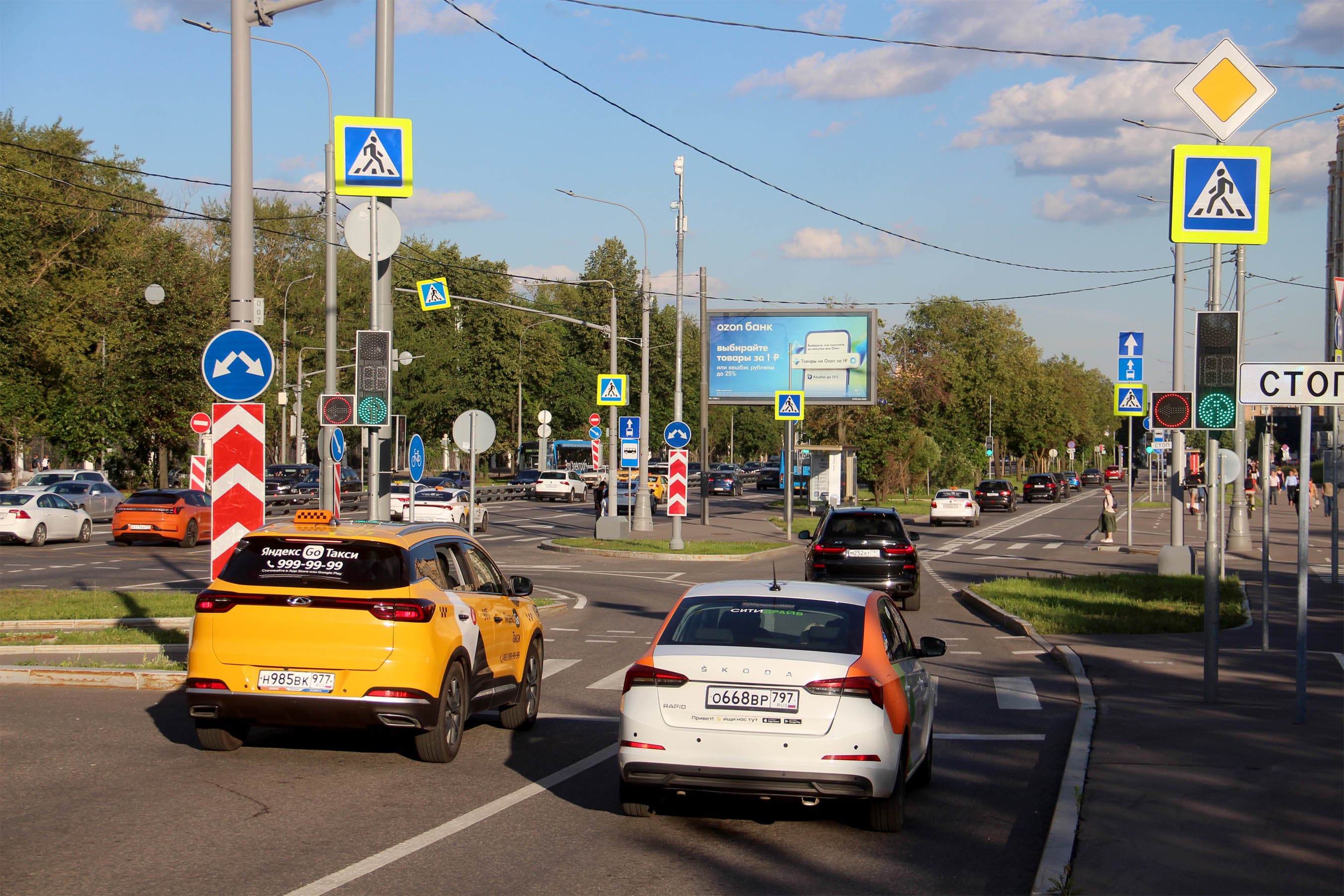 Москва. Ломоносовский пр-т  27к1, р/п, X с ул. Лебедева (скроллер), (светофор), сторона А1