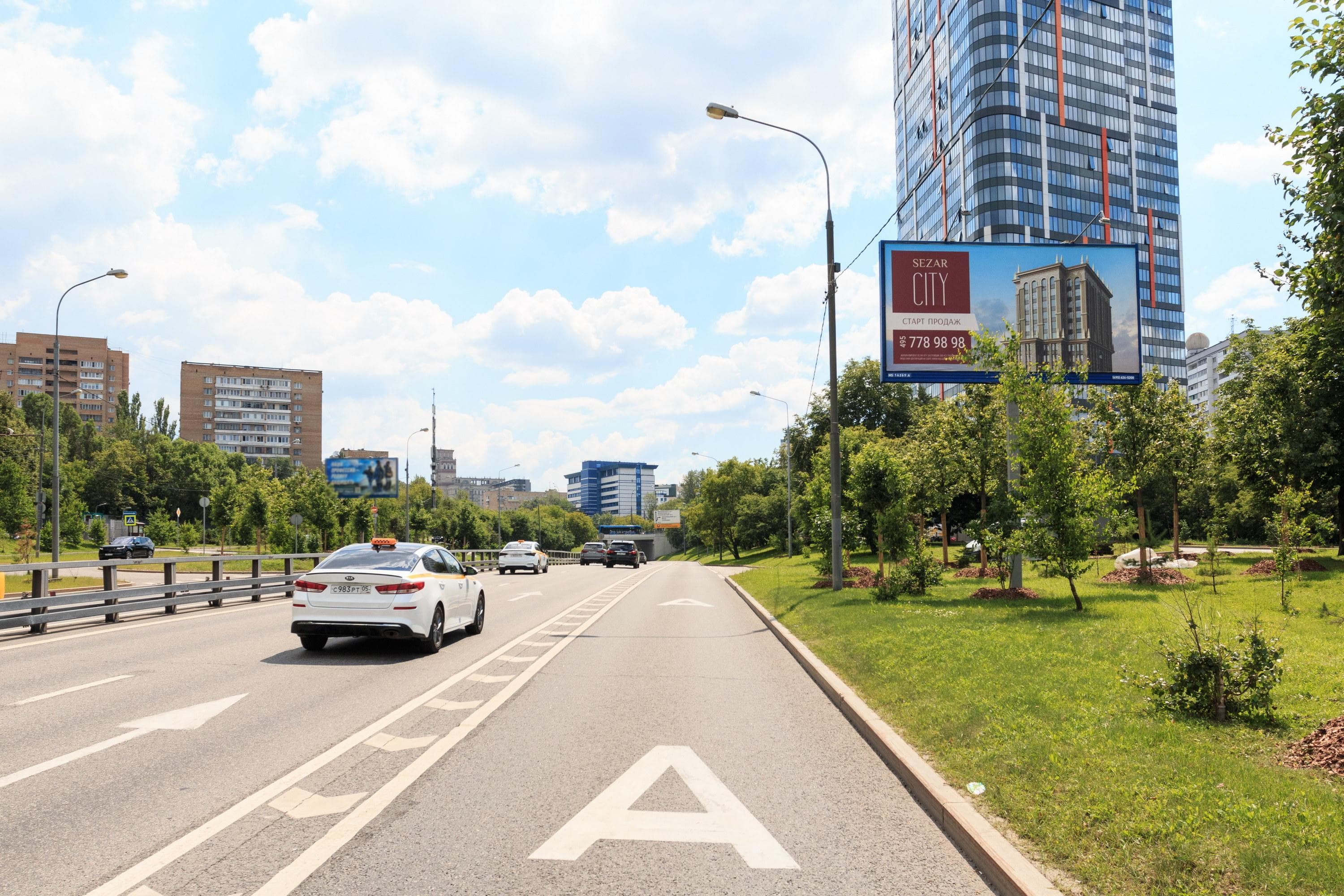 Москва. Минская ул.   1, 50 м после съезда на Мосфильмовскую ул., сторона А
