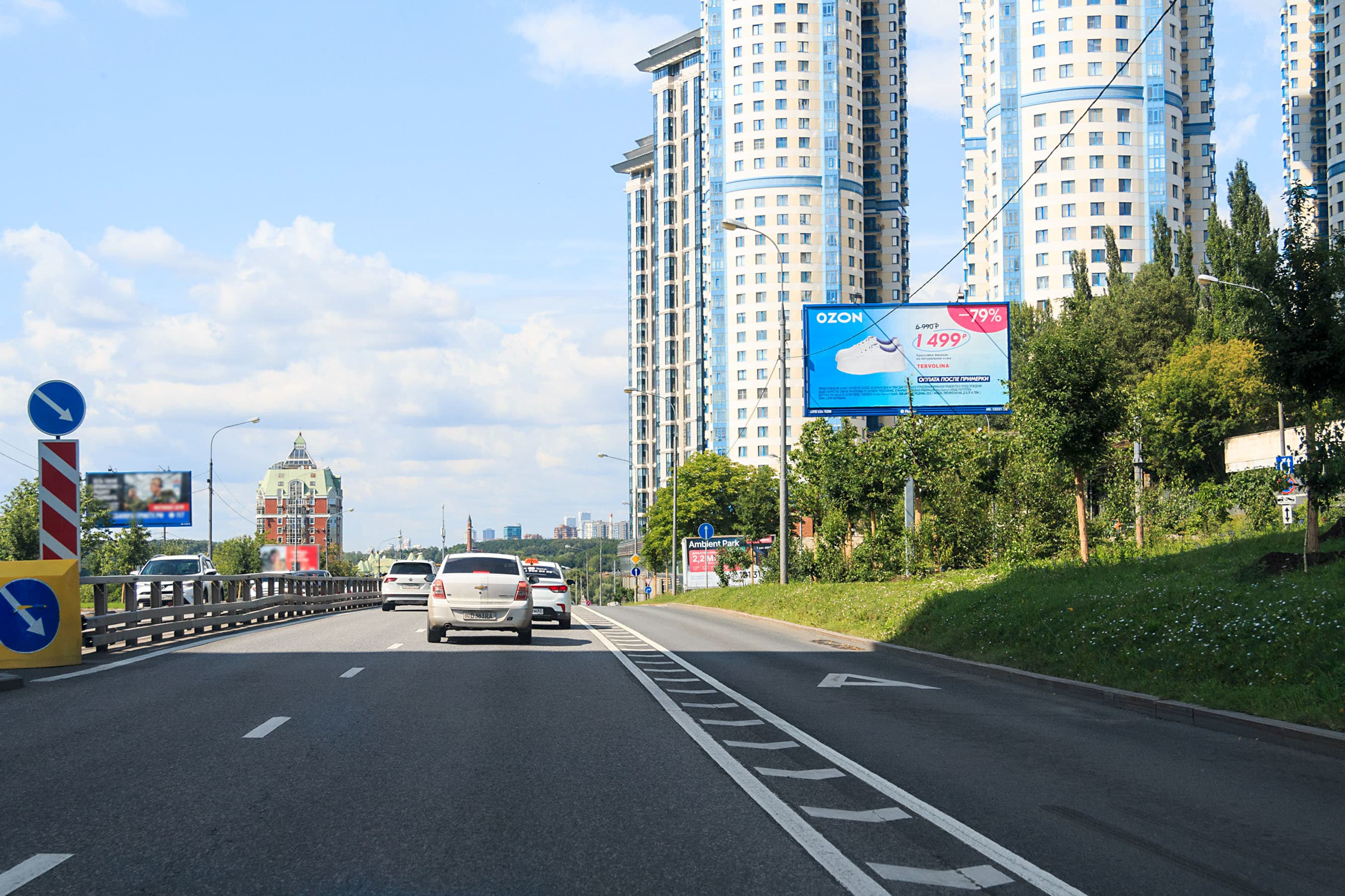 Москва. Минская ул., 300 м после Х с Мосфильмовской ул., сторона А