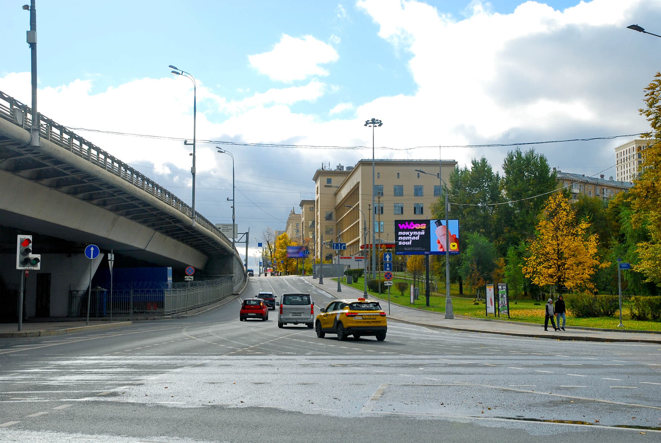 Москва. Мира проспект 128 напротив, (светофор, м. "ВДНХ"), сторона А1