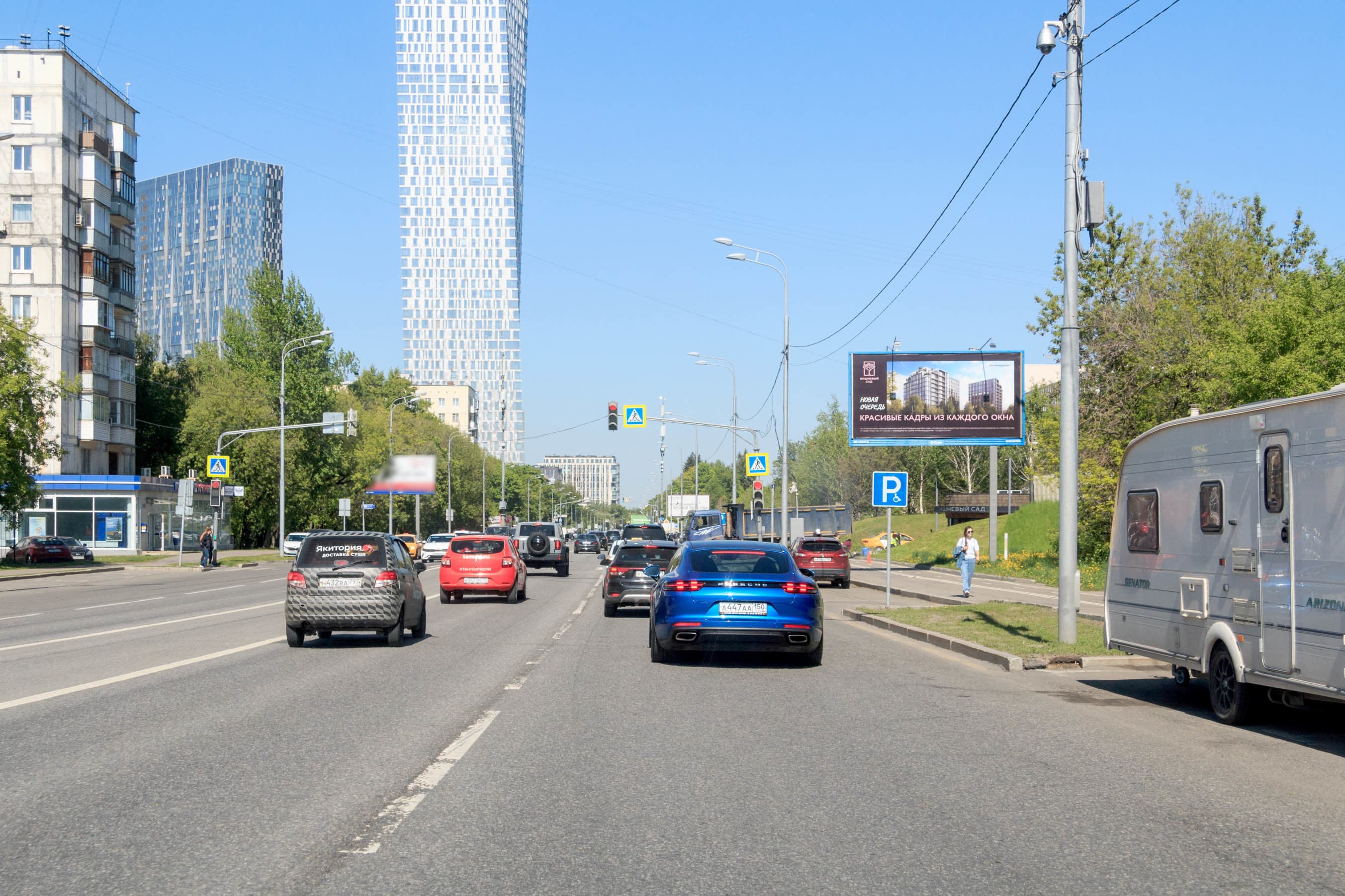 Москва. Мосфильмовская ул.  11к1, 400 м после Х с Университетским пр-том, сторона А