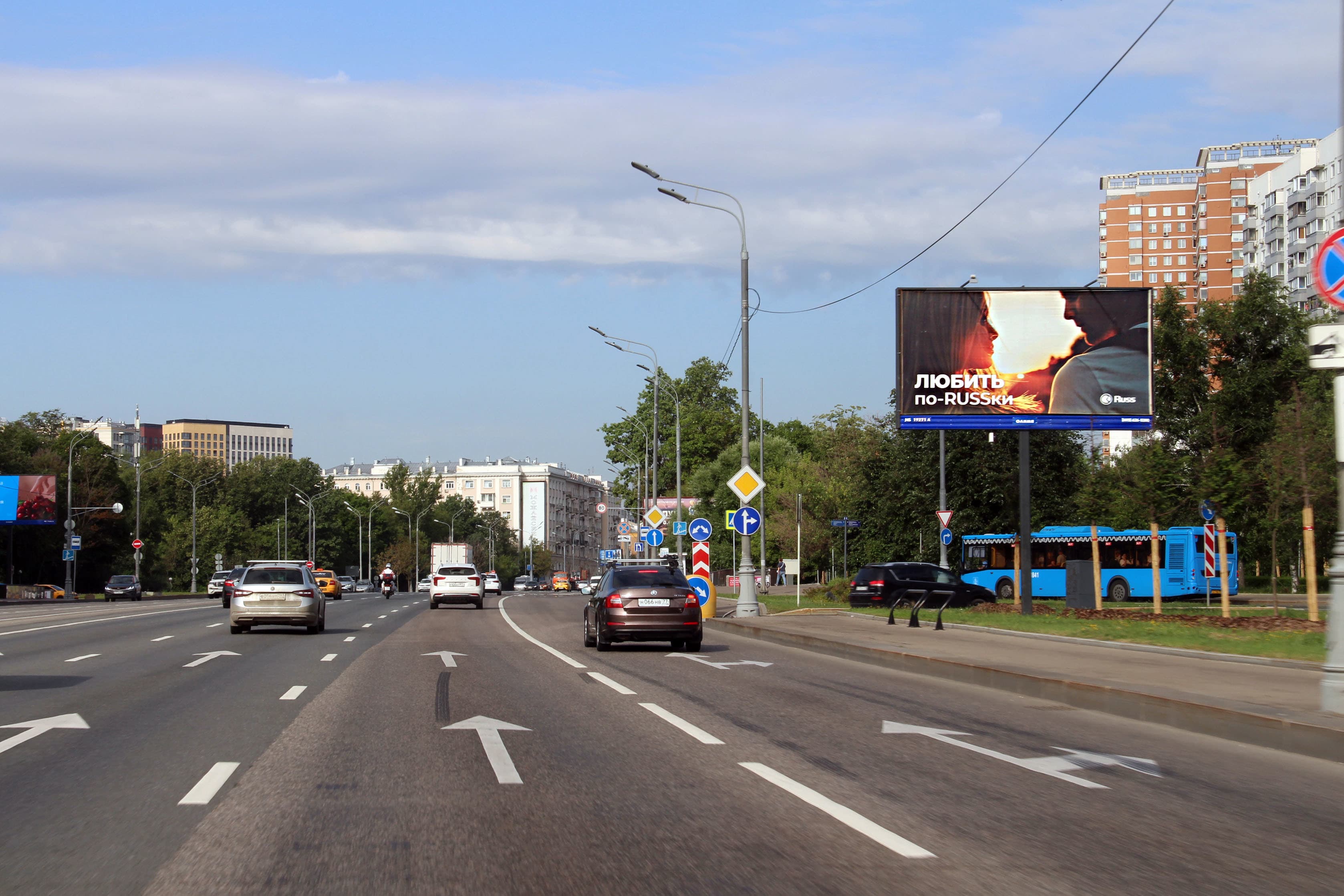 Москва. Можайское ш.   4к1, 150 м после X с Рублевским ш., сторона А