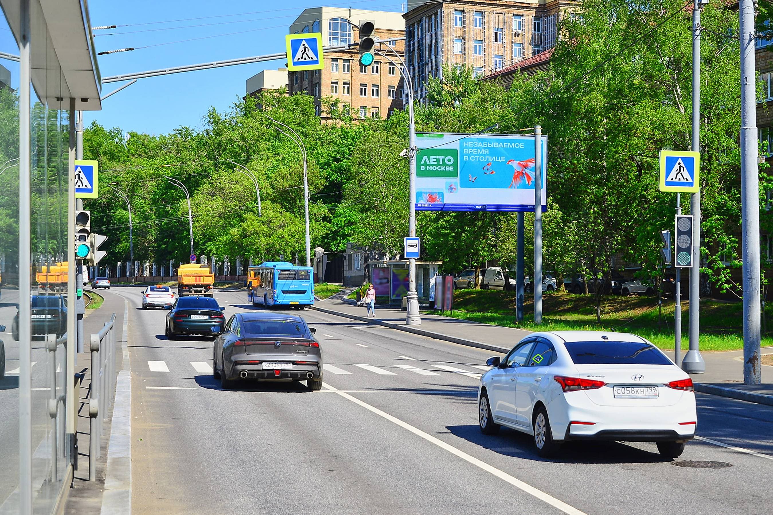 Москва. Новощукинская ул.   7, съезд со Строгинского моста, сторона А1