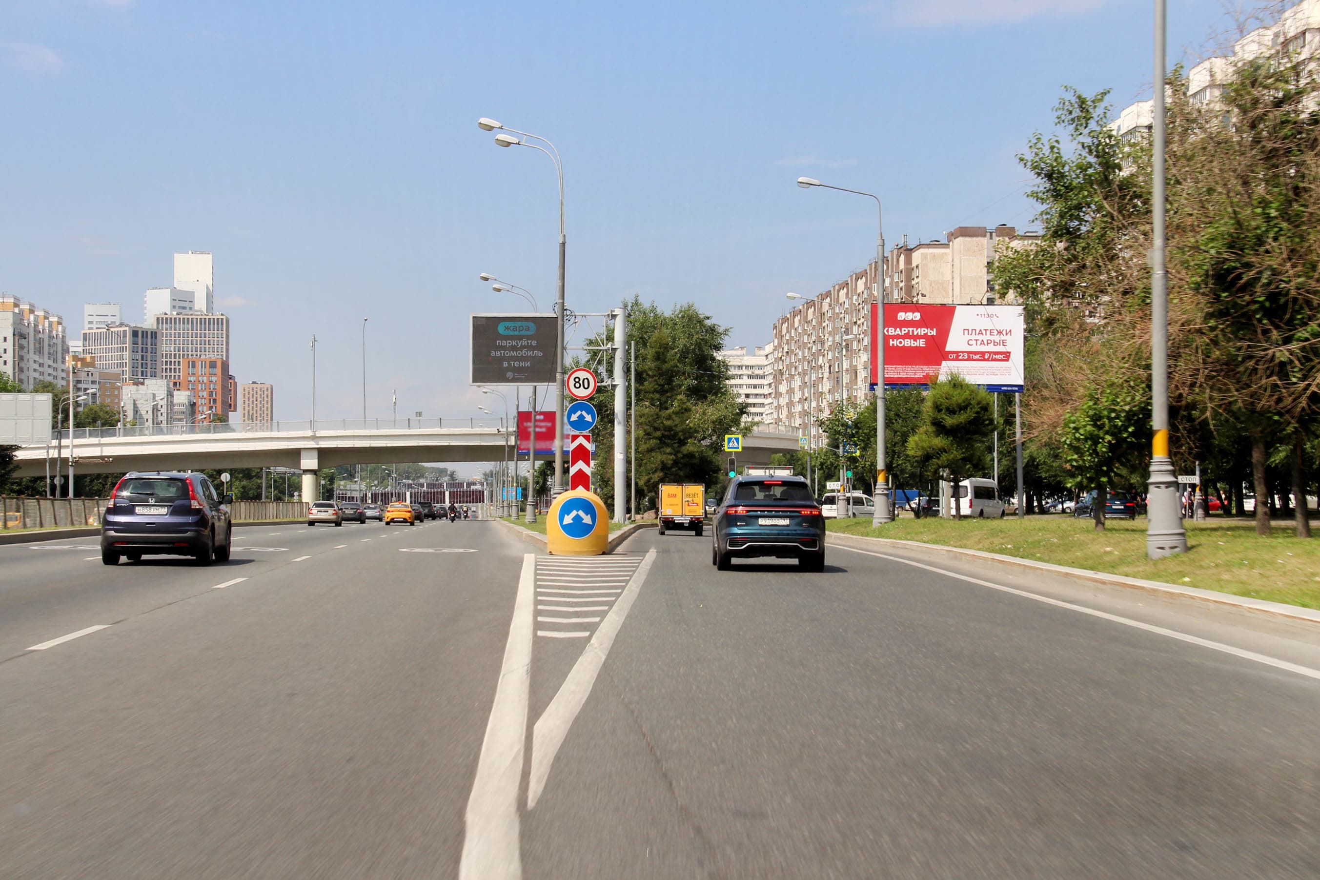 Москва. Рублевское ш.  14, съезд на дублер, р/п, сторона А1