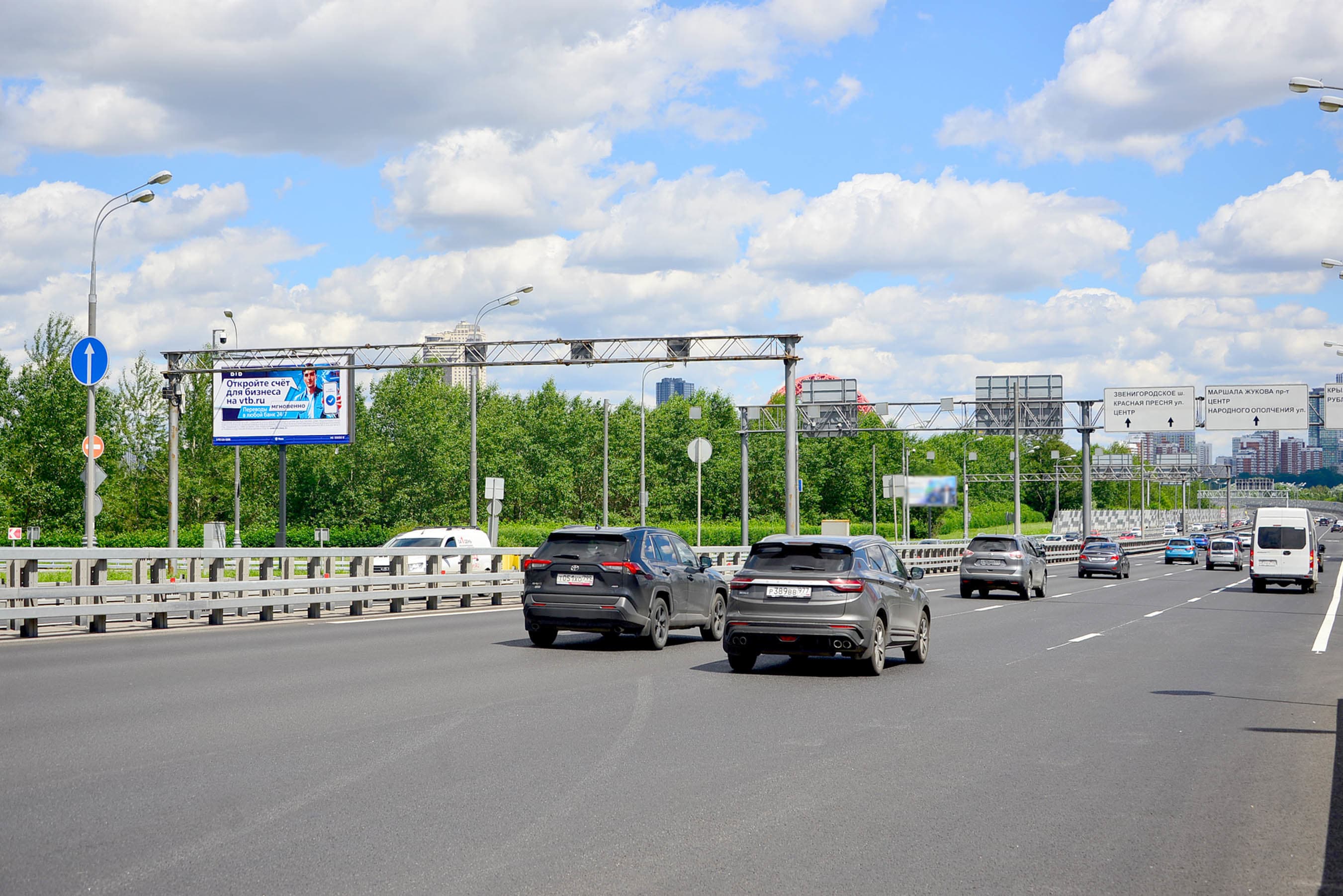 Москва. Жукова Маршала пр-т, 30 м после выезда с ул. Крылатская, сторона Б