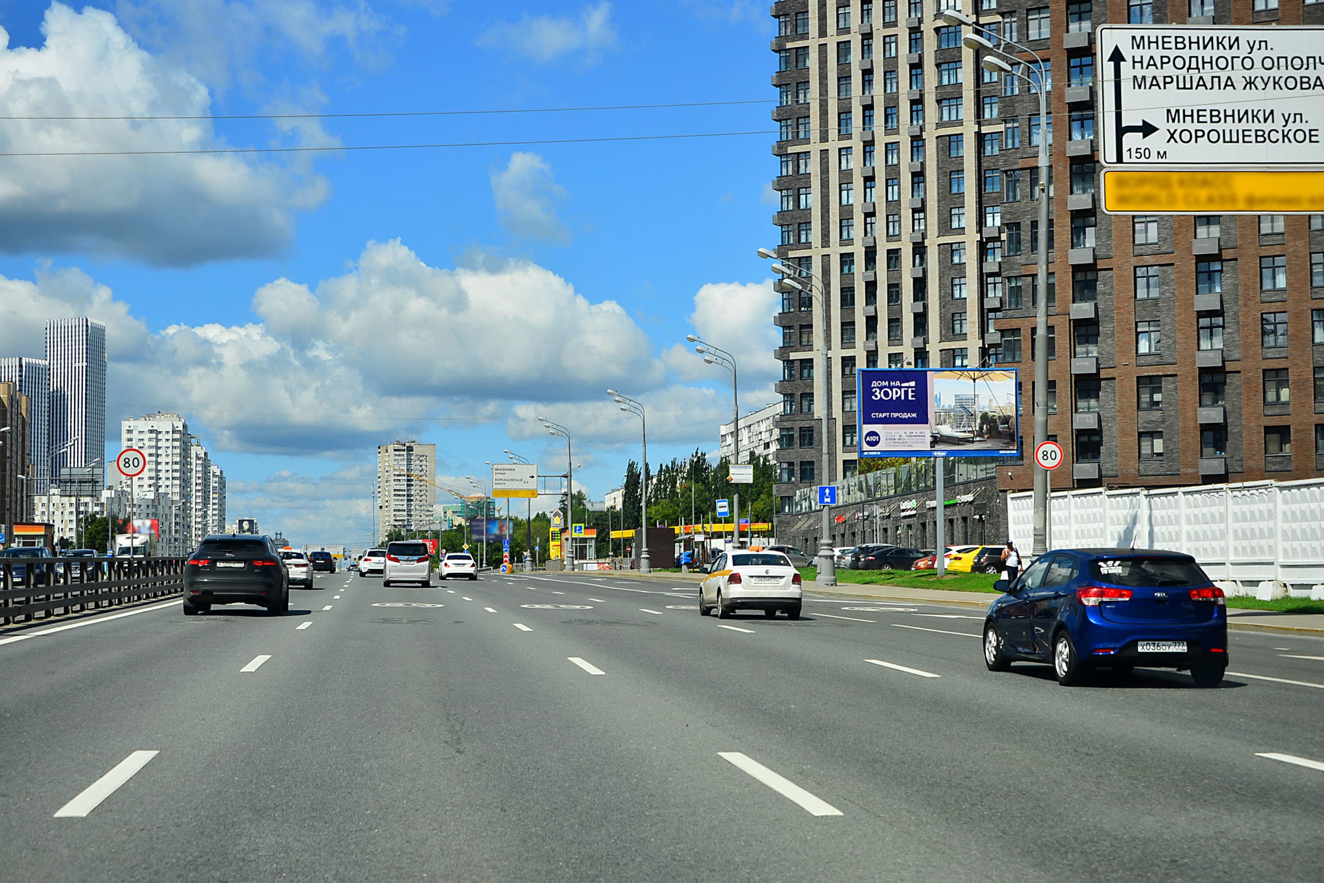Москва. Звенигородское ш., 100 м до съезда на ул. Мневники, сторона А