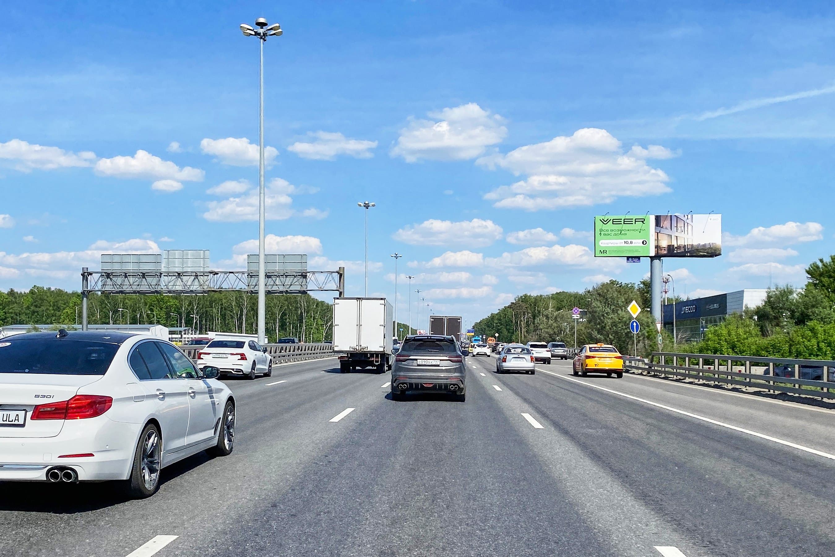 Москва. Киевское шоссе,   4,7 км от МКАД, ТиНАО, ("Metro", а/с "АвтоСпецЦентр"), сторона А