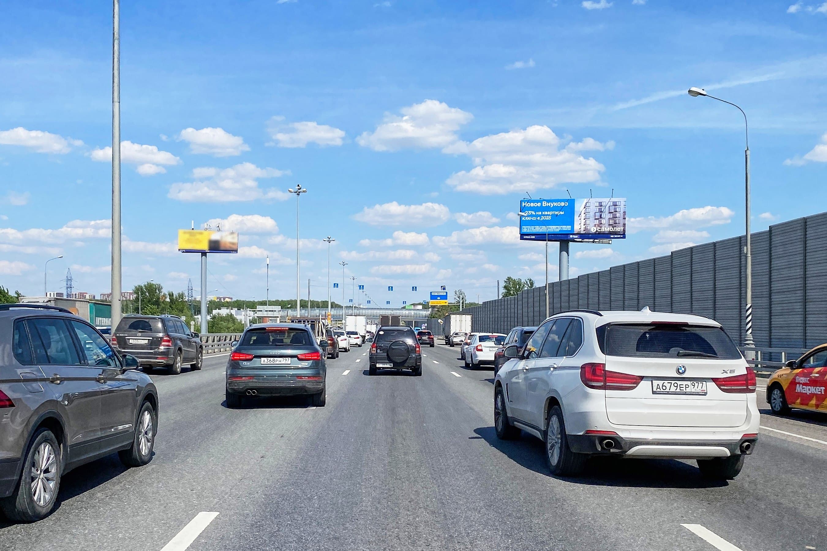 Москва. Киевское шоссе,   5,4 км от МКАД, ТиНАО, ("Metro"), сторона А