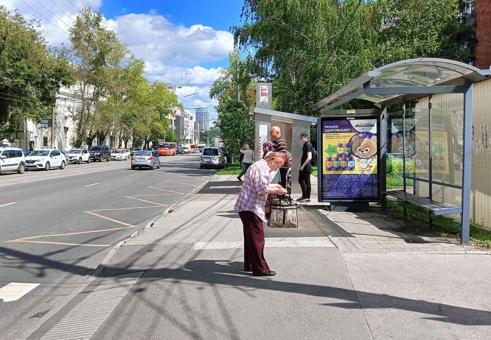 Реклама 1.2x1.8 по адресу Белинского ул. - ост."Полтавская ул.", в ст. Сенной пл.