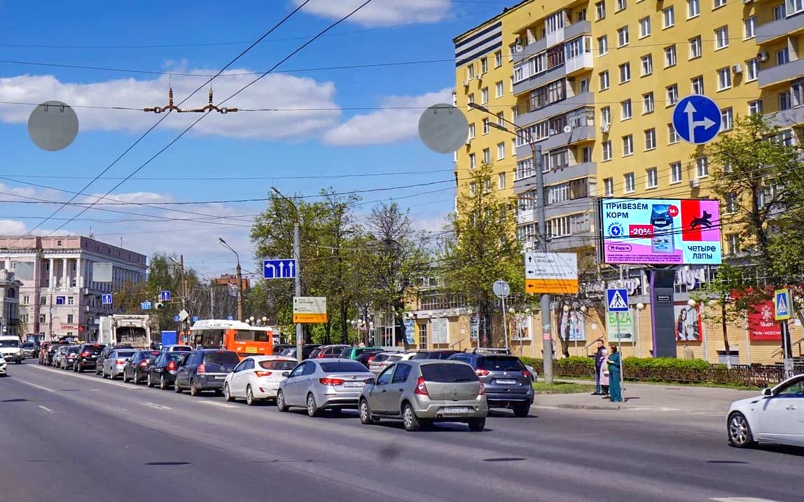 Нижний Новгород. Коминтерна ул. 115, (светофор, ТЦ "Золотая миля"), сторона А1