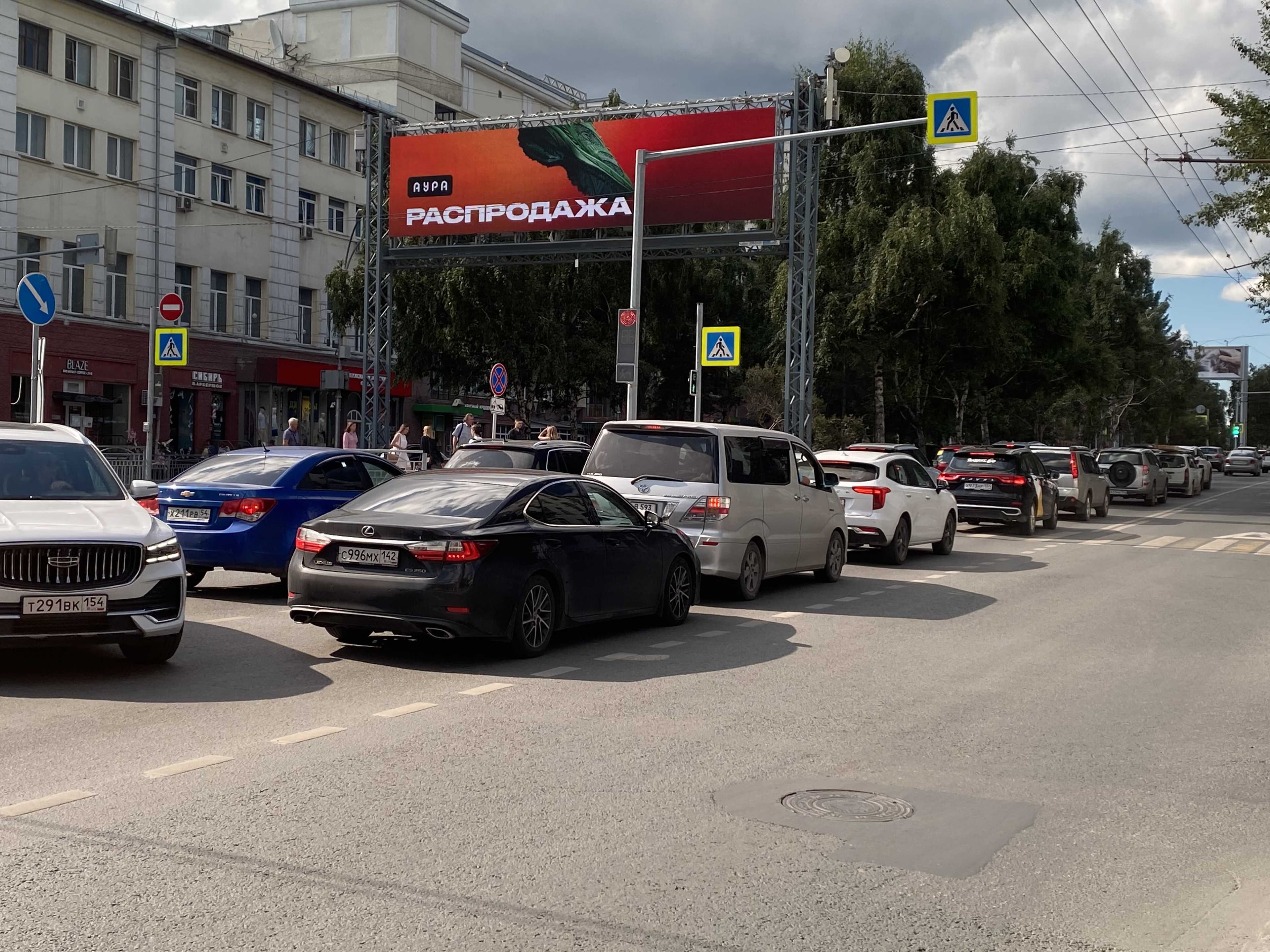 Новосибирск. Красный пр-т / Коммунистическая ул. (в центр), сторона А1