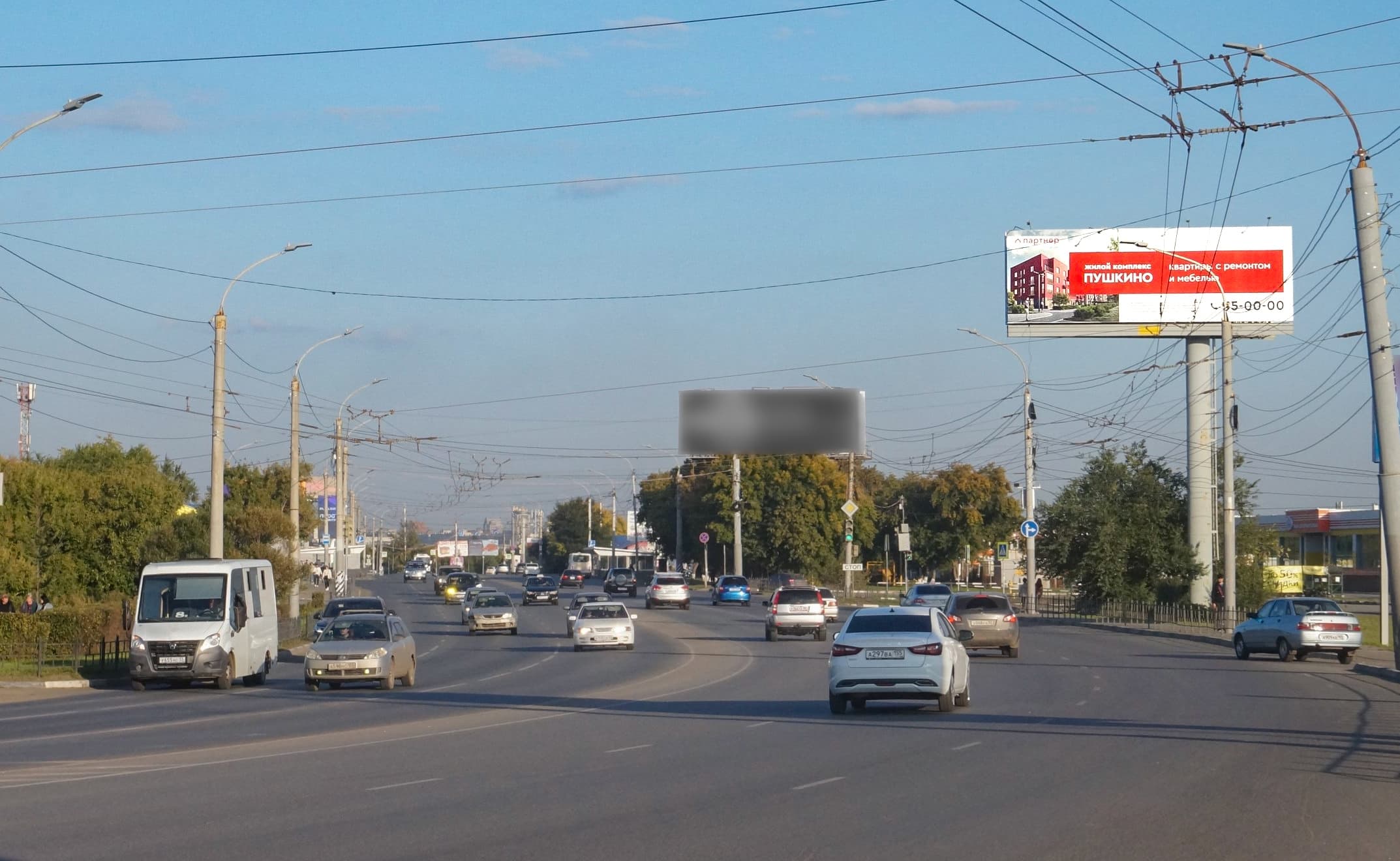 Омск. 70 лет Октября ул.  25к1, (светофор, ТЦ "Континент"), сторона А
