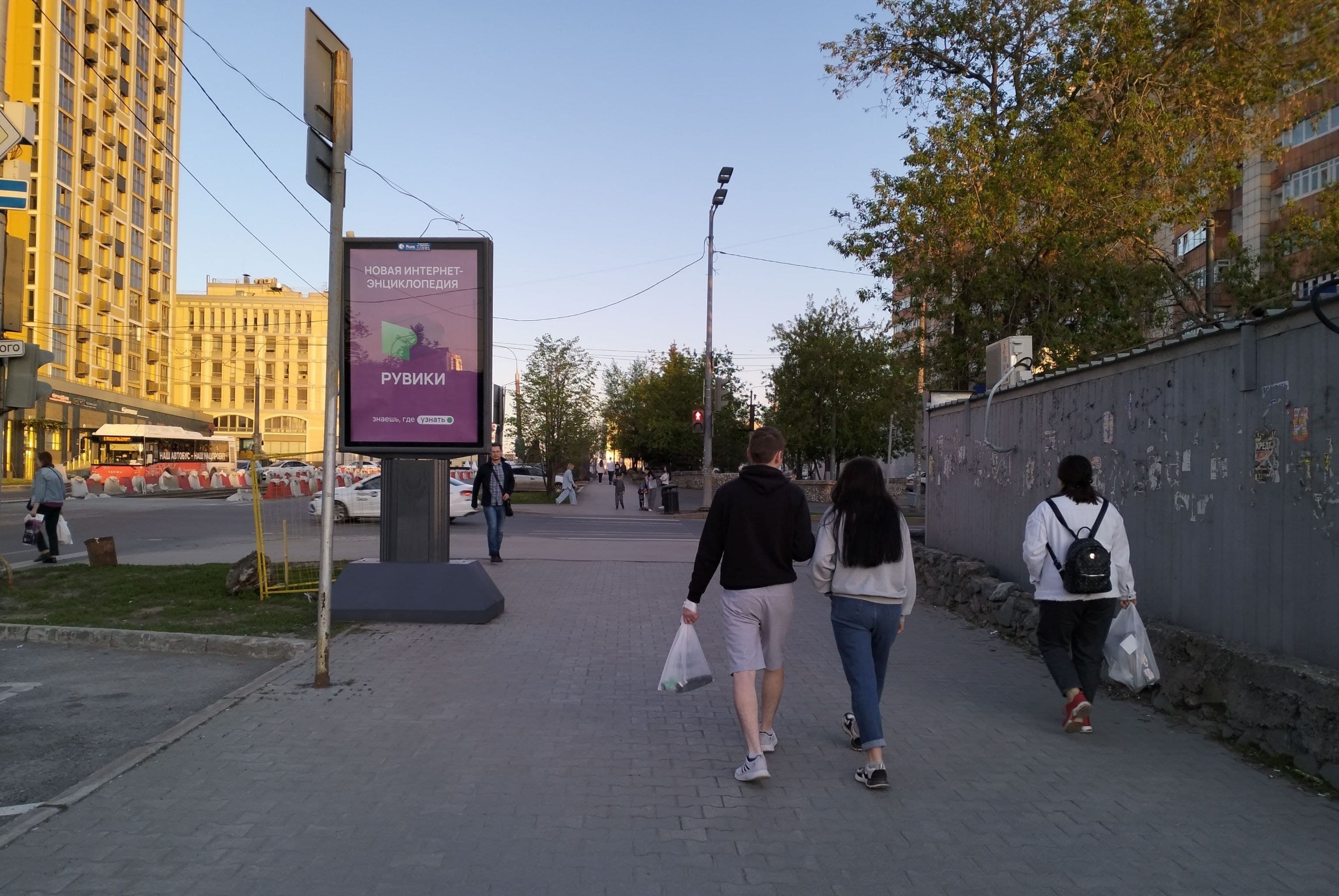 Реклама 1.2x1.8 по адресу Борчанинова ул.  13 (роллер 1,2х1,8)