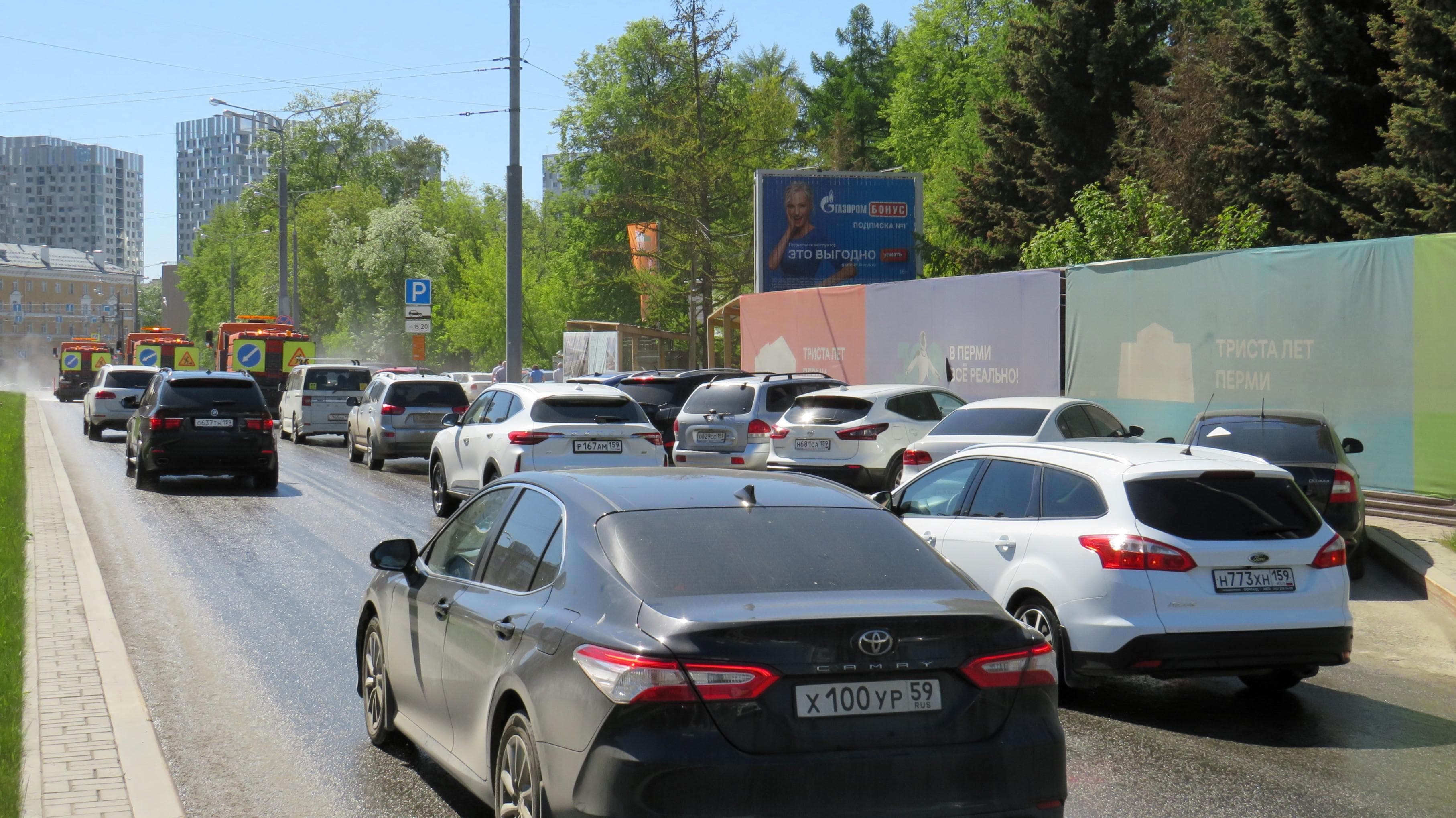 Реклама 2.7x3.7 по адресу Революции ул., д. 27 Х Г. Звезда ул. (призма)