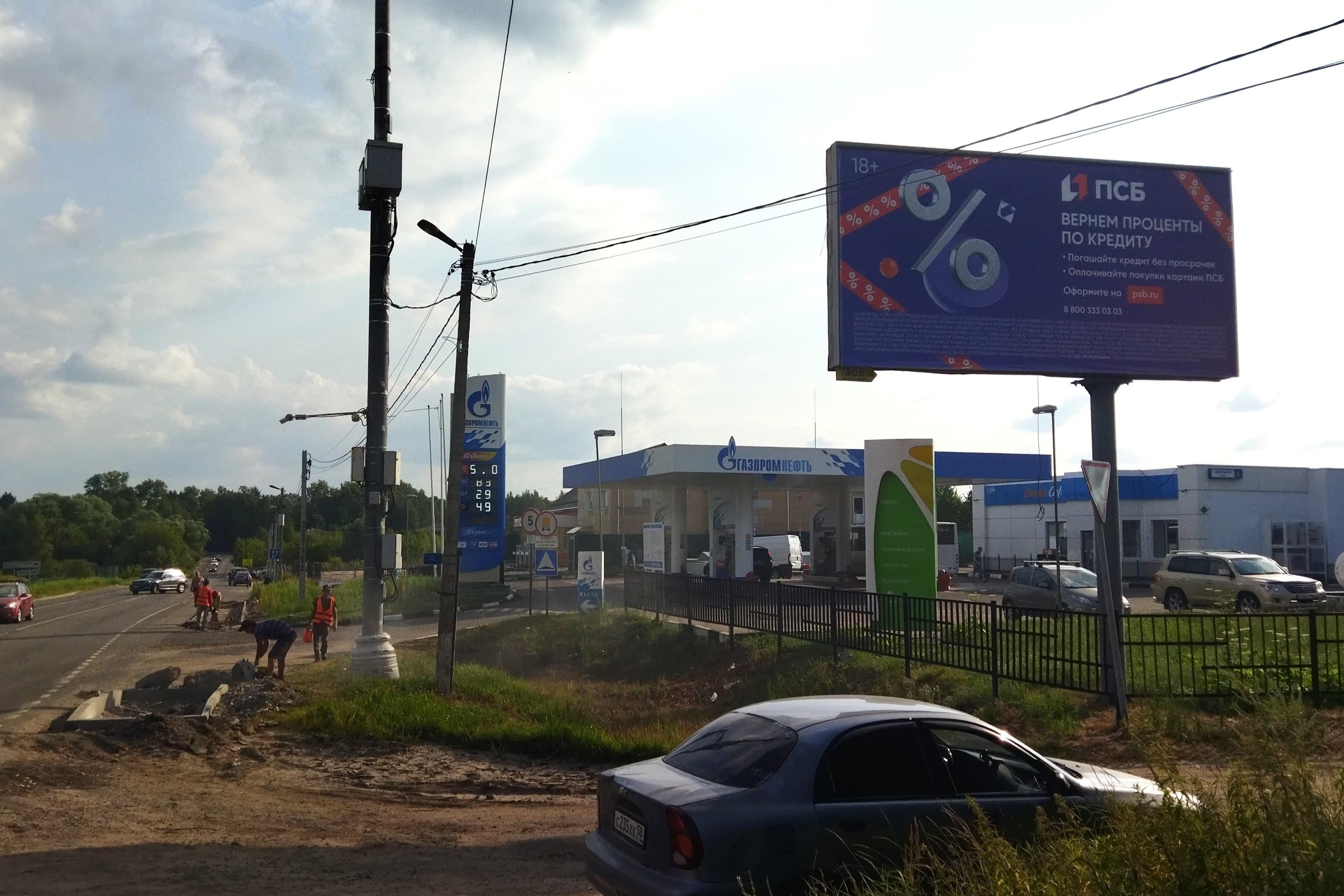 Реклама 3x6 по адресу мкр. Звягино, ул. Школьная, д. 5Г (АЗС Газпромнефть)