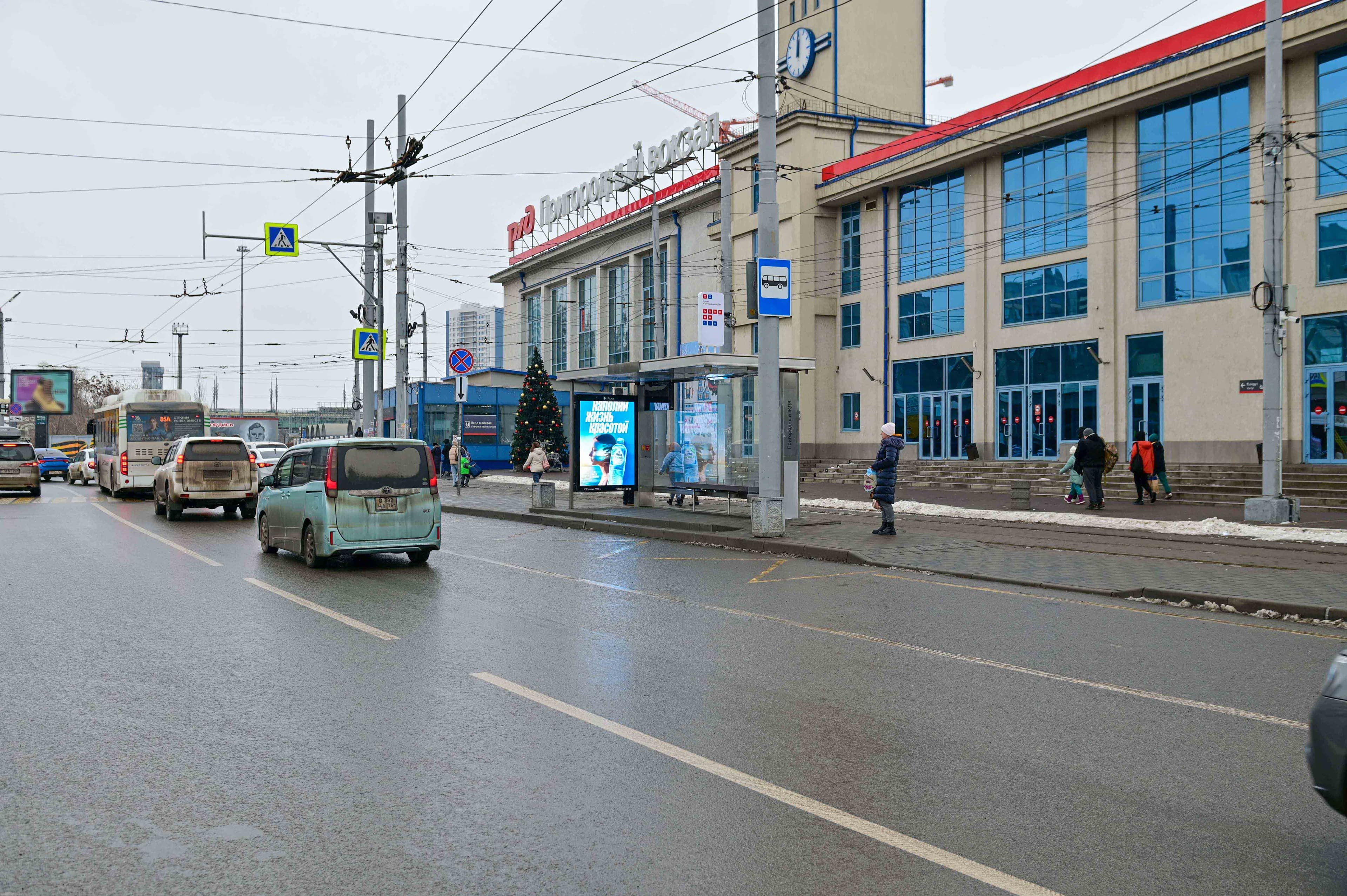 Ростов-на-Дону. Привокзальная пл.   2/1 (поз.2 по ходу движения), сторона А1