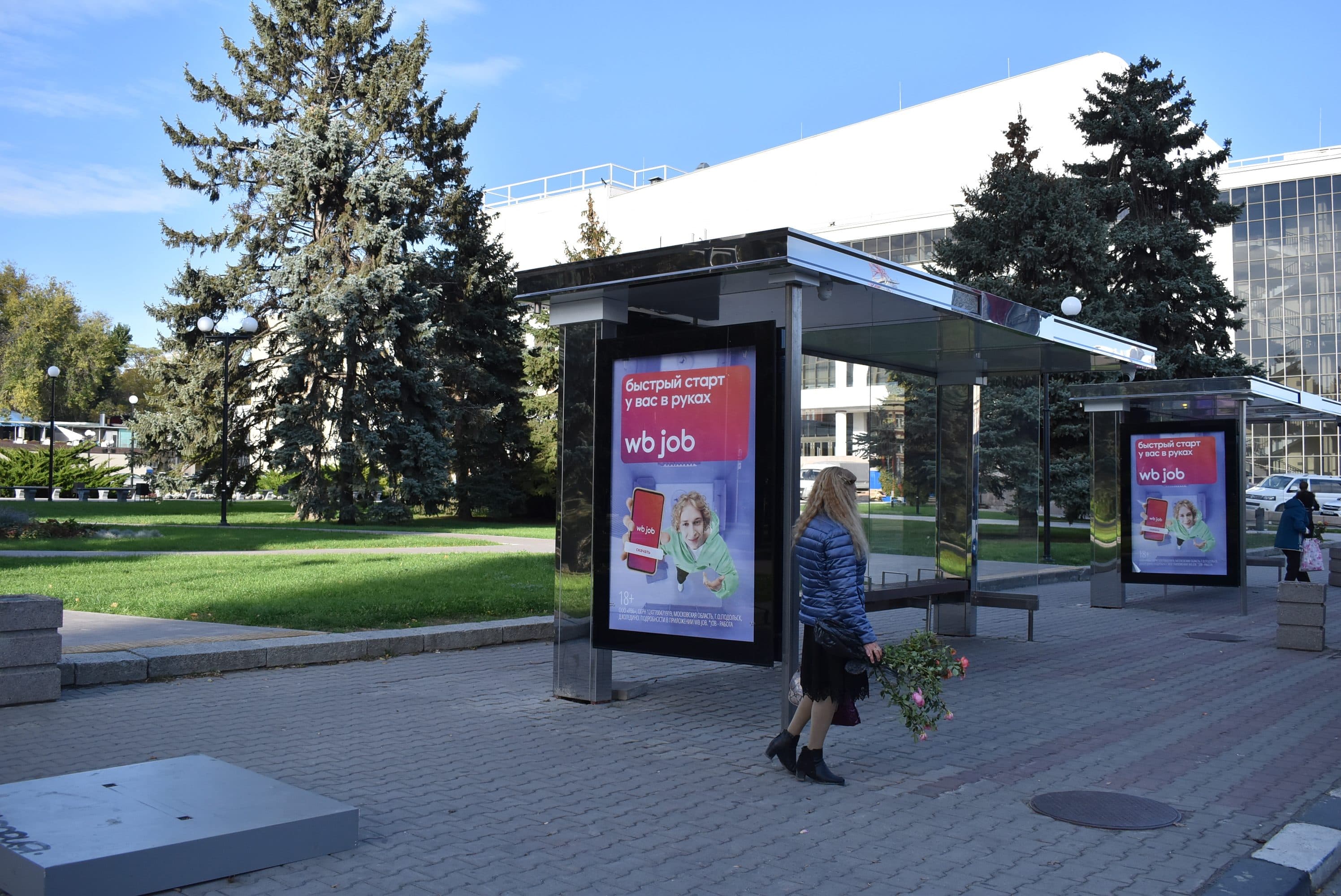 Ростов-на-Дону. Театральная пл.   1 (поз. 2 по ходу движения), сторона Б