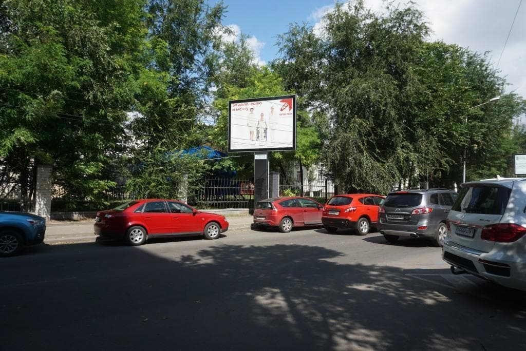 Реклама 2.7x3.7 по адресу Варфоломеева, 266 (через дорогу)