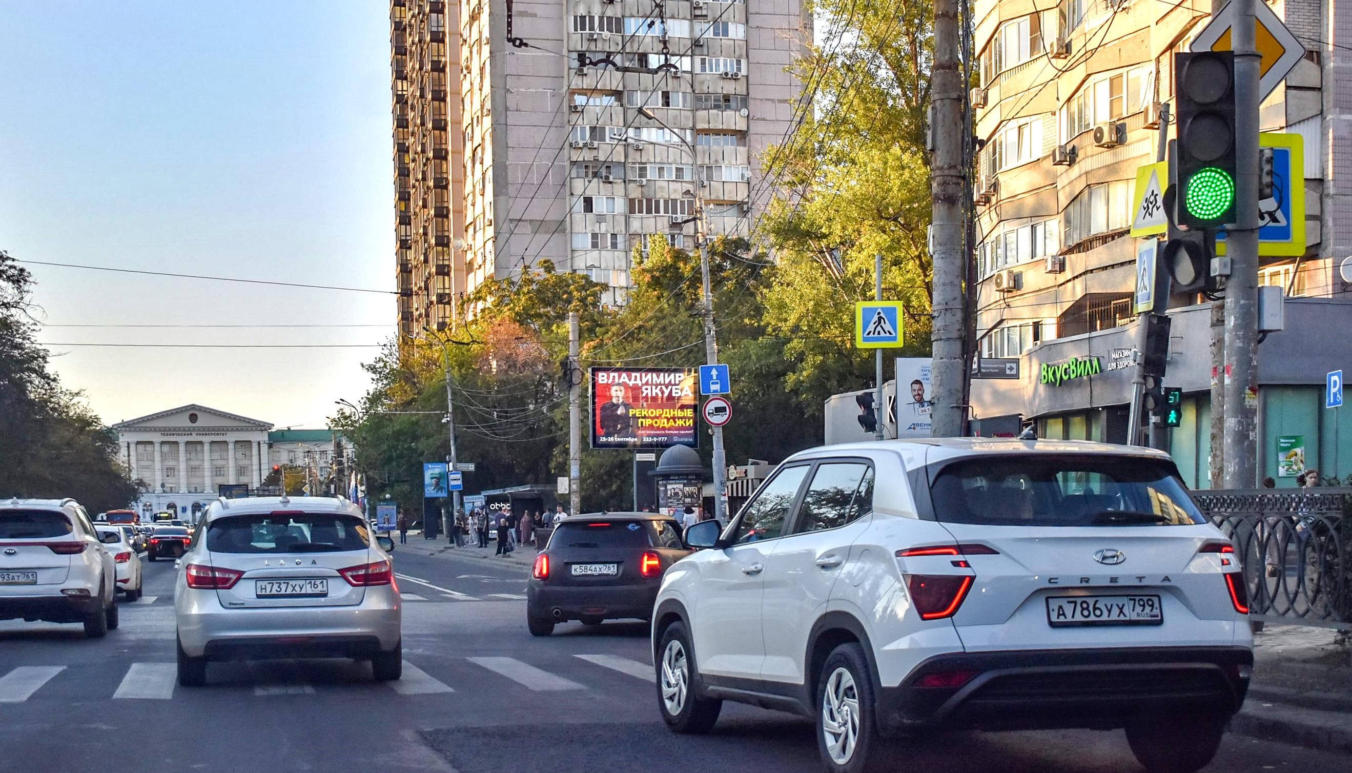 Ростов-на-Дону. Ворошиловский проспект, 64, сторона А1
