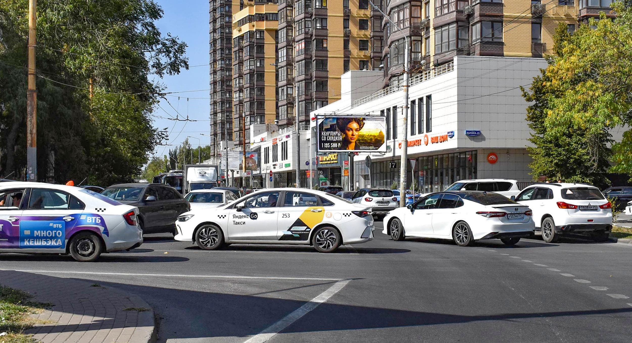 Ростов-на-Дону. Ларина ул. 28 (через дорогу) на Погодина, сторона А
